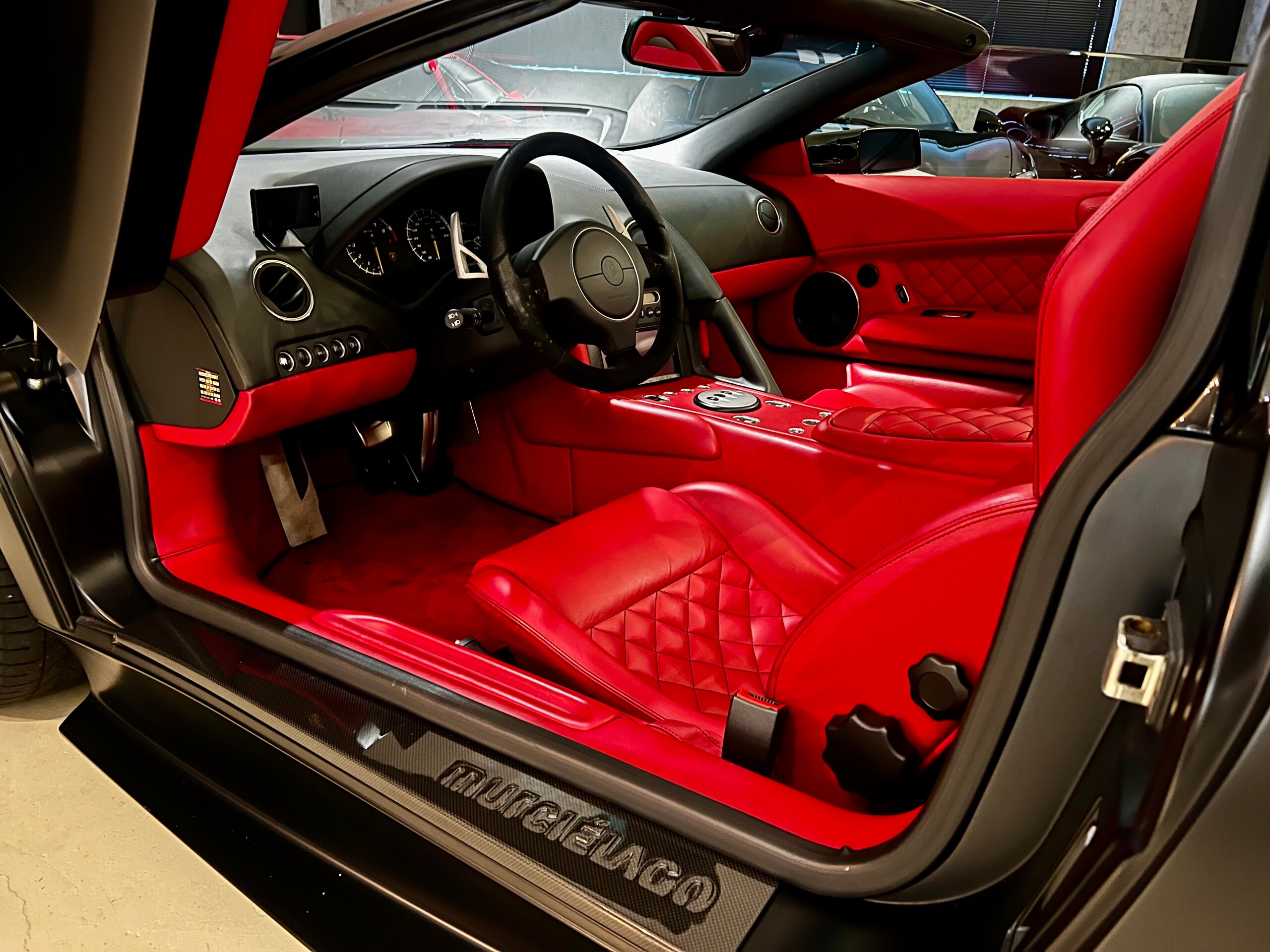 2008 Lamborghini Murcielago Roadster — Photo 6 / 18