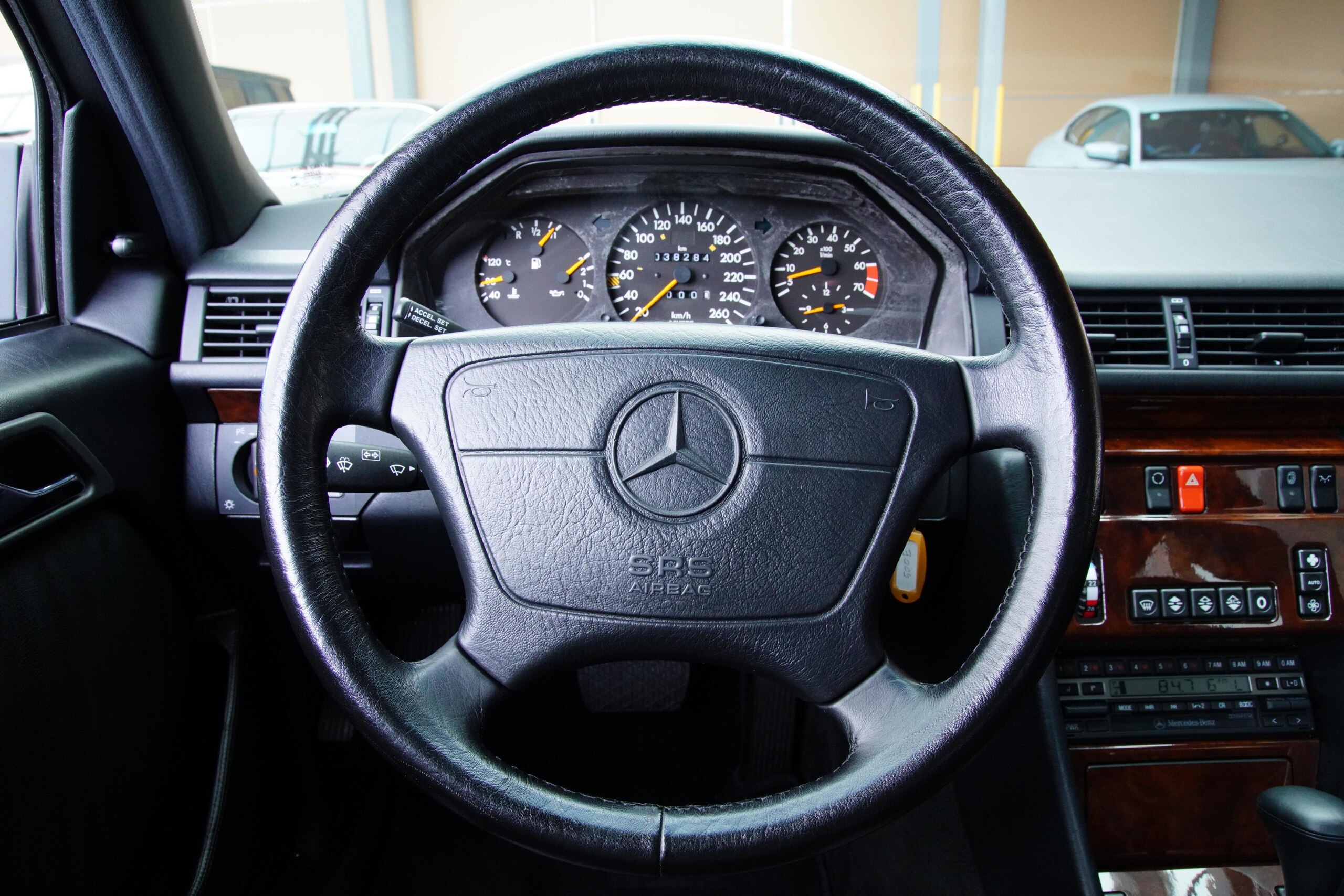 1992 Mercedes Benz E500 — Photo 10 / 20