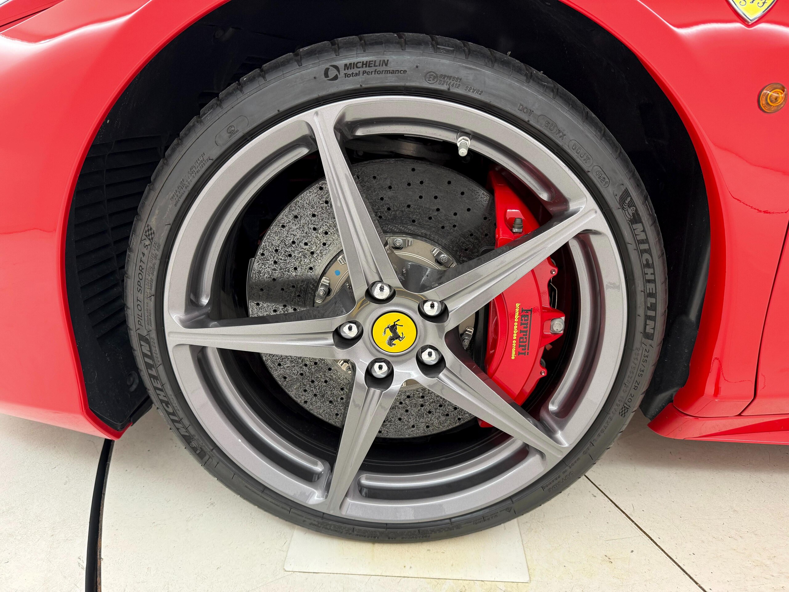 2013 Ferrari 458 Italia F1 DCT — Photo 18 / 19