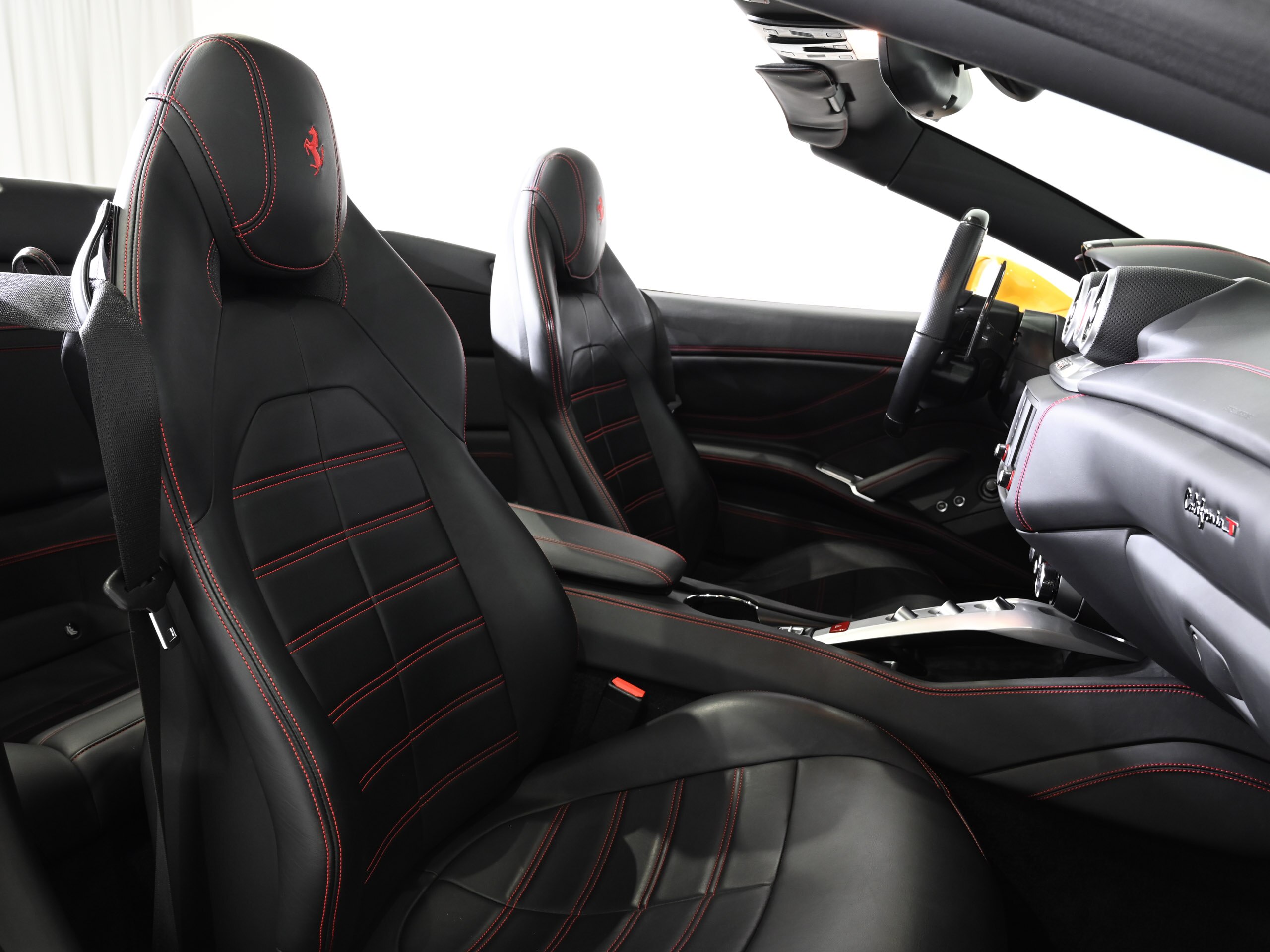 2016 Ferrari California T — Photo 18 / 23