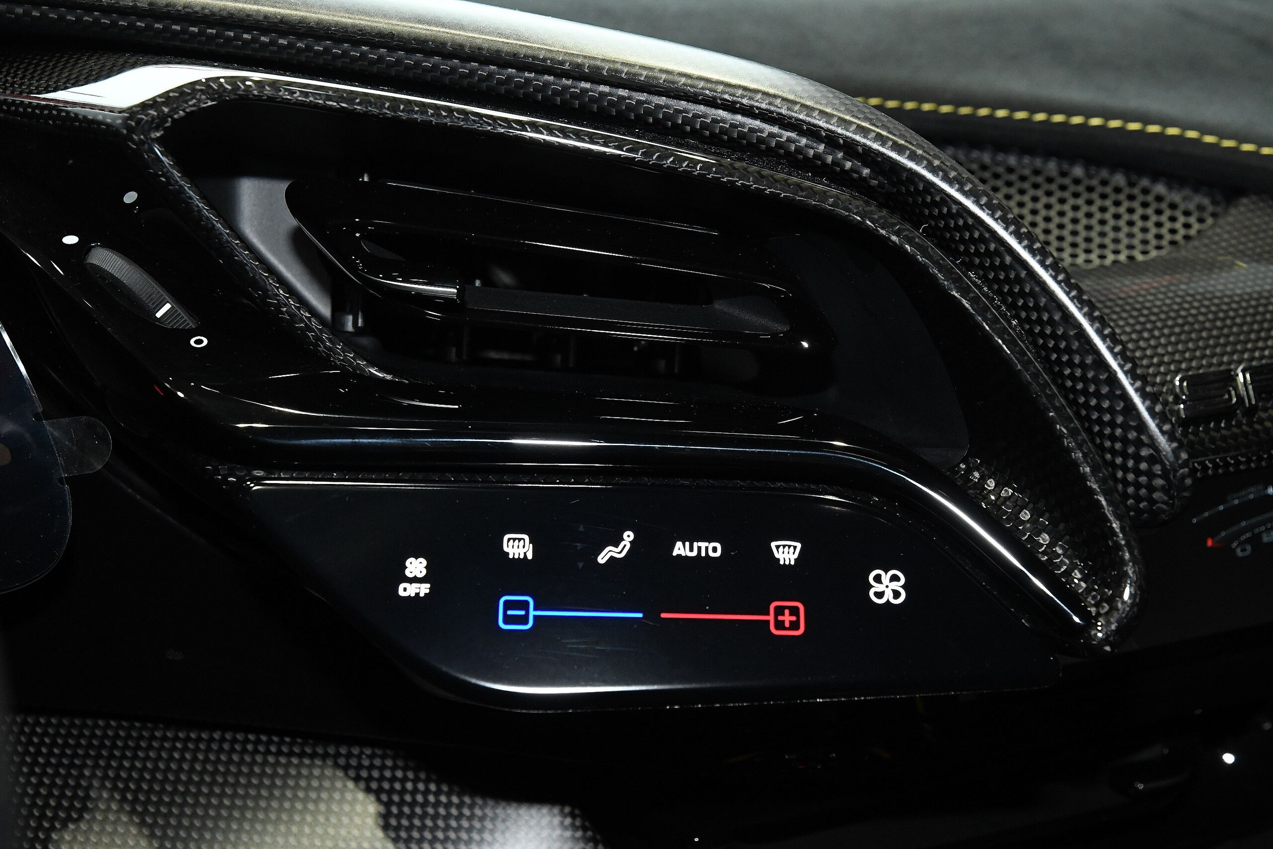 2026 Ferrari SF90 XX Stradale Tailor Made — Photo 49 / 63