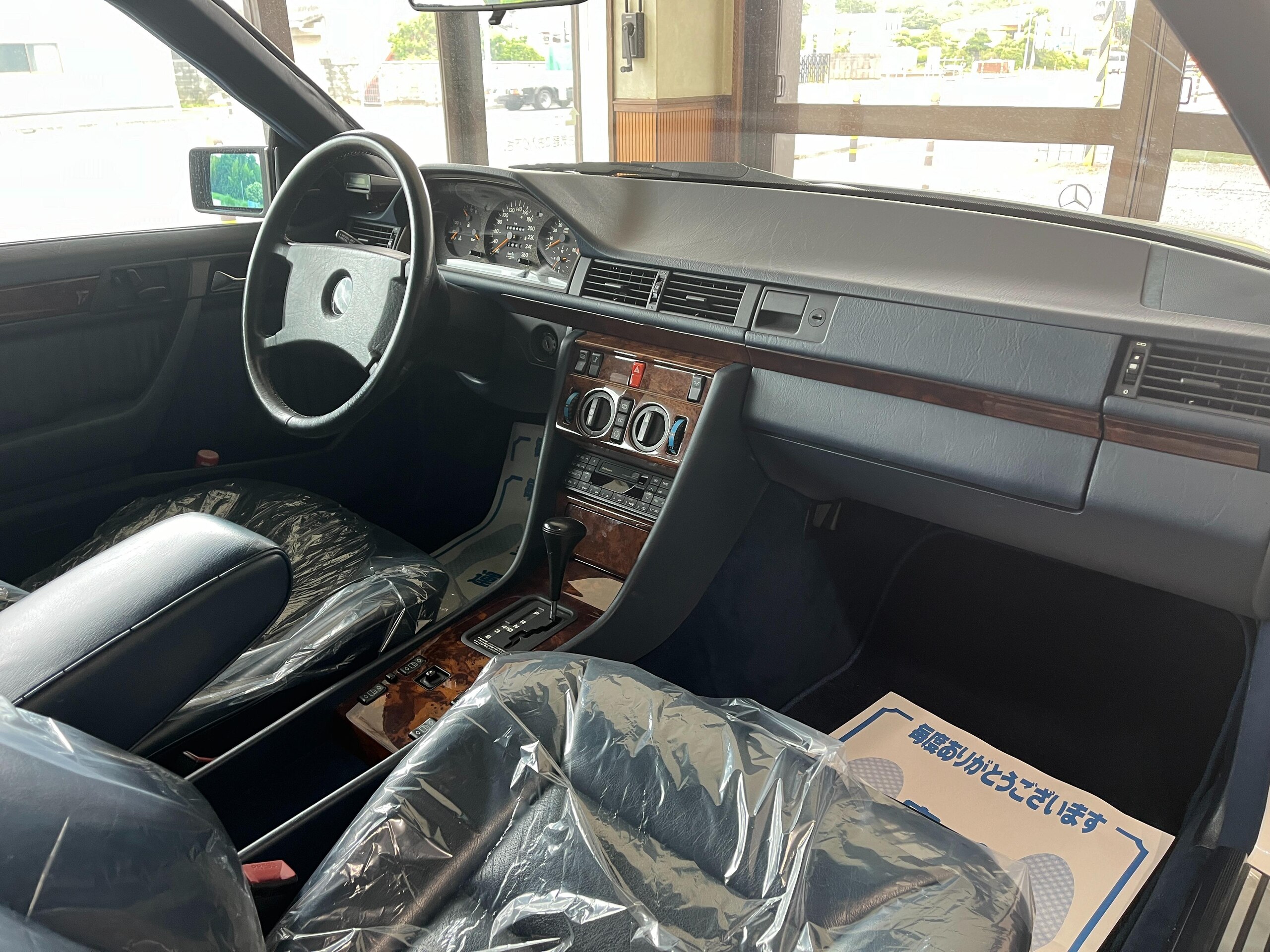1991 Mercedes Benz 300CE-24 — Photo 13 / 18