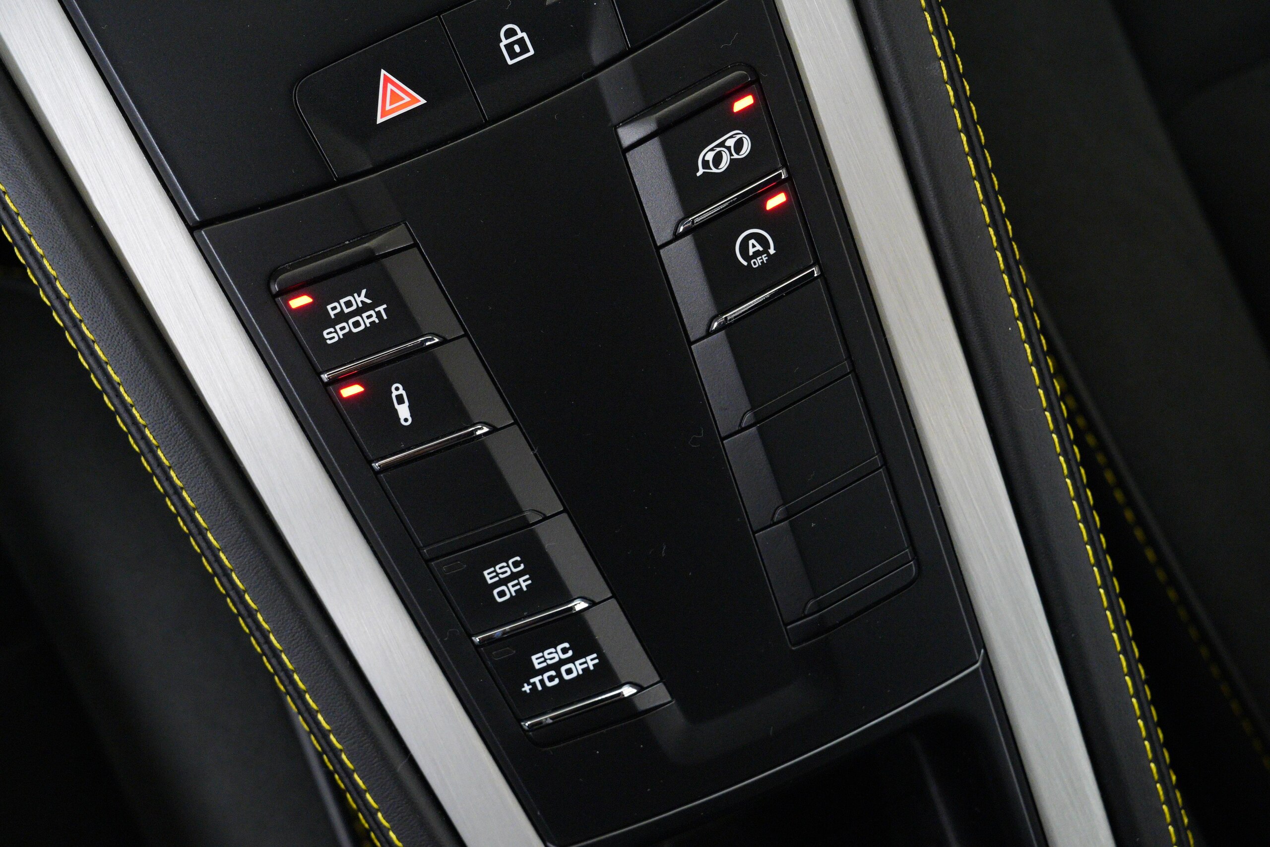 2022 Porsche 718 Cayman GT4 — Photo 23 / 35