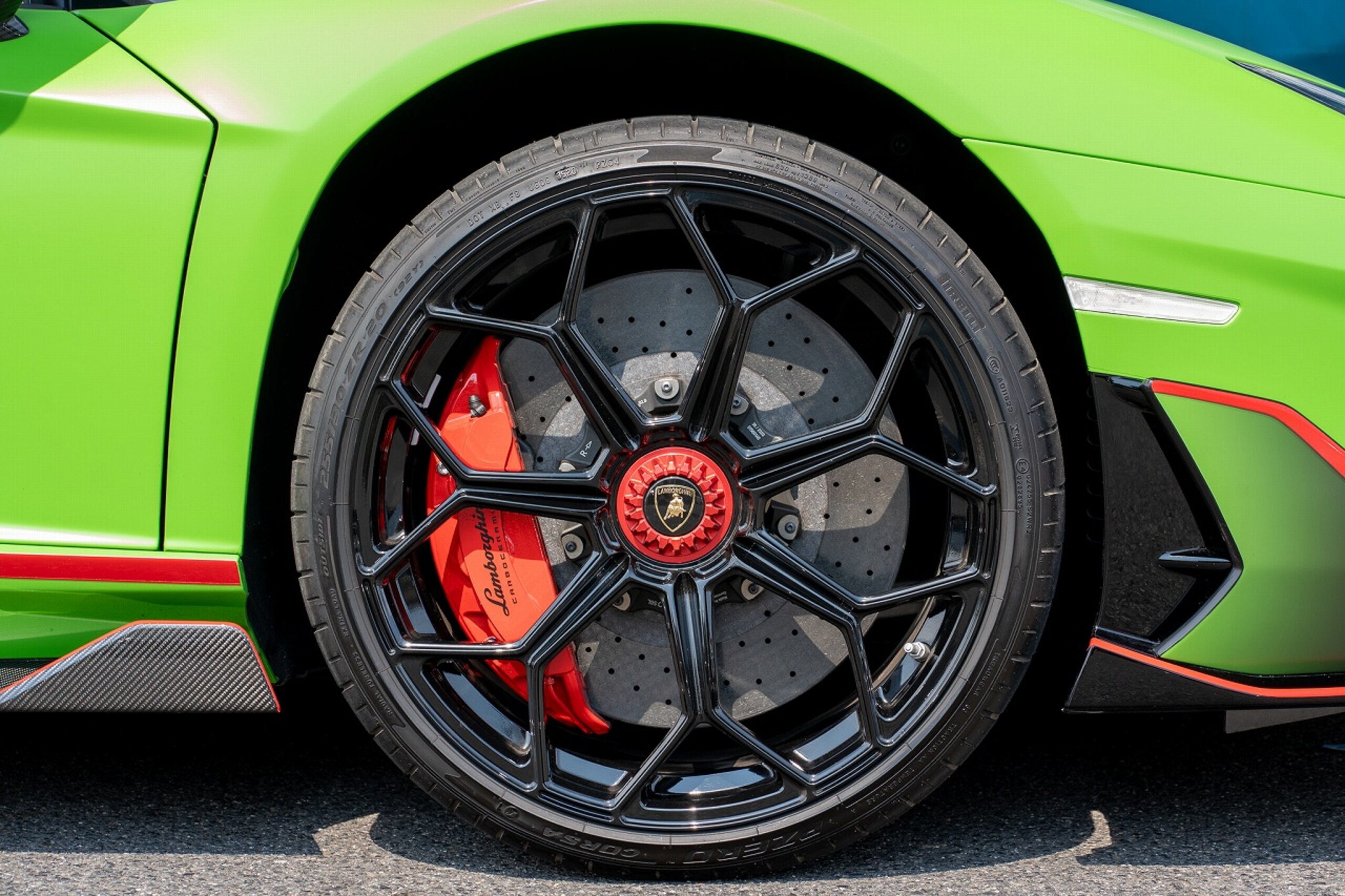 2021 Lamborghini Aventador SVJ Roadster — Photo 19 / 21