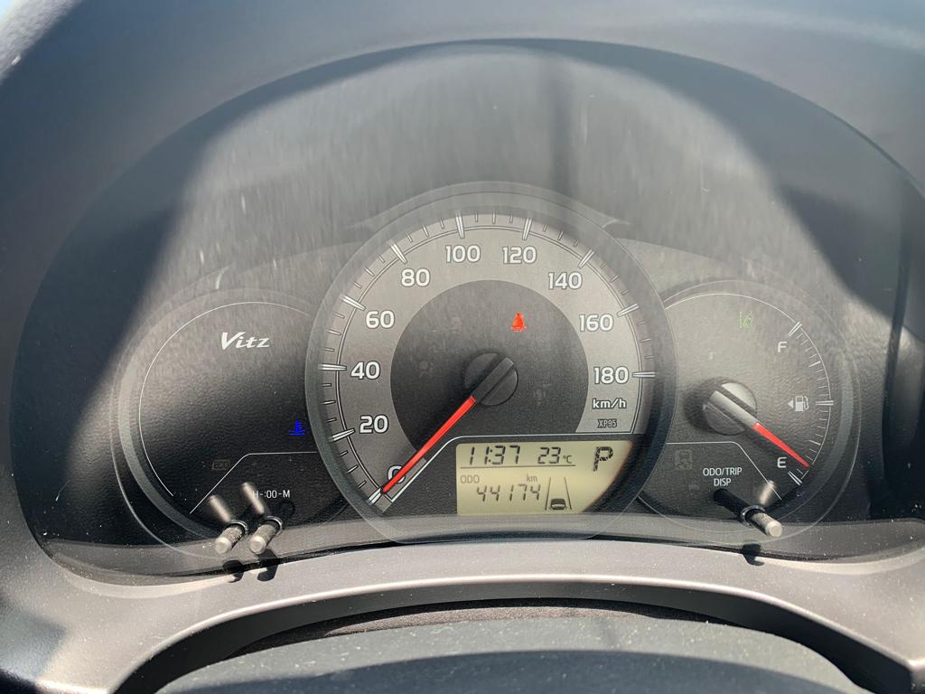 2019 Toyota Vitz — Photo 12 / 20