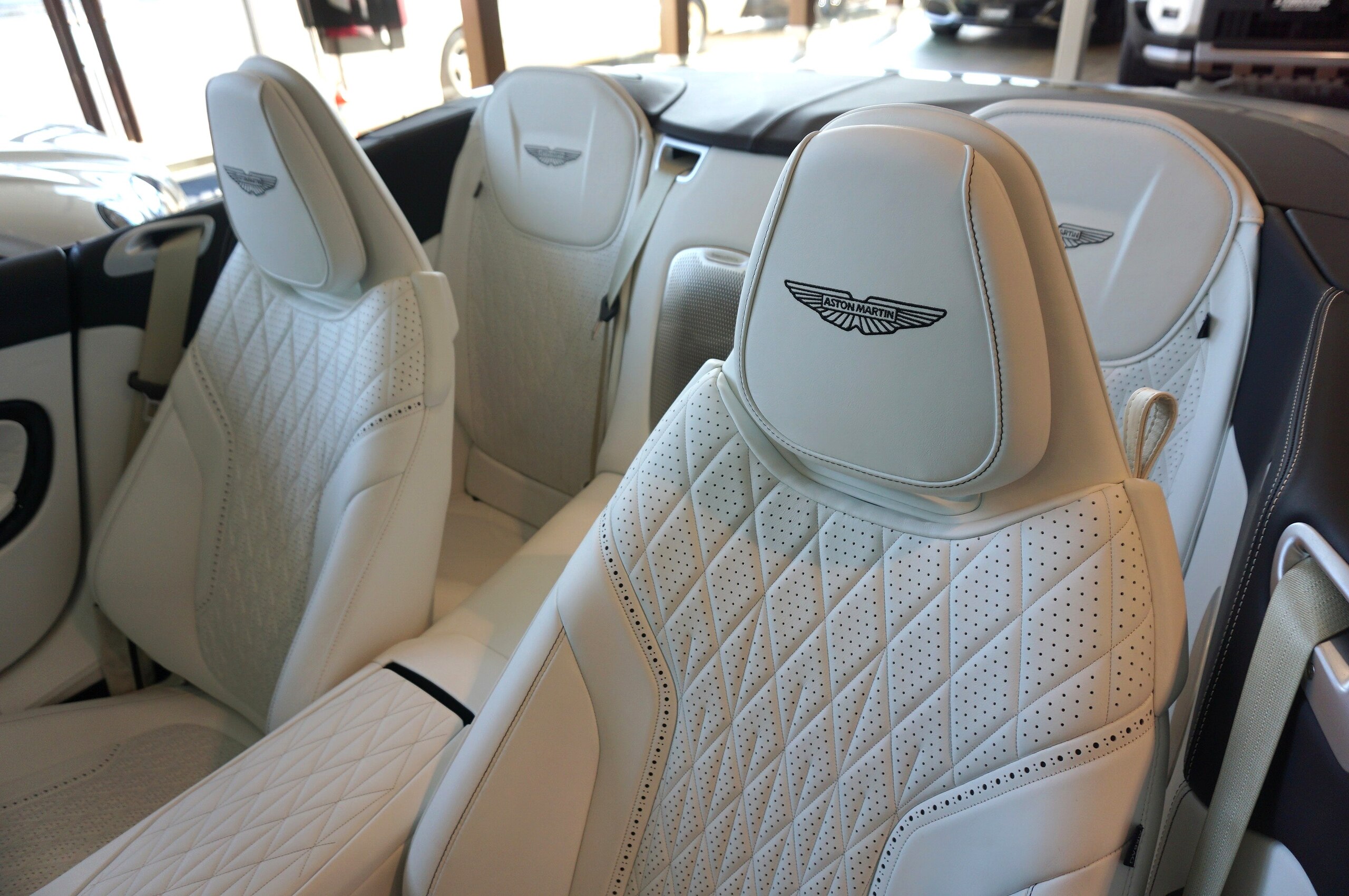 2024 Aston Martin DB12 Volante — Photo 20 / 45