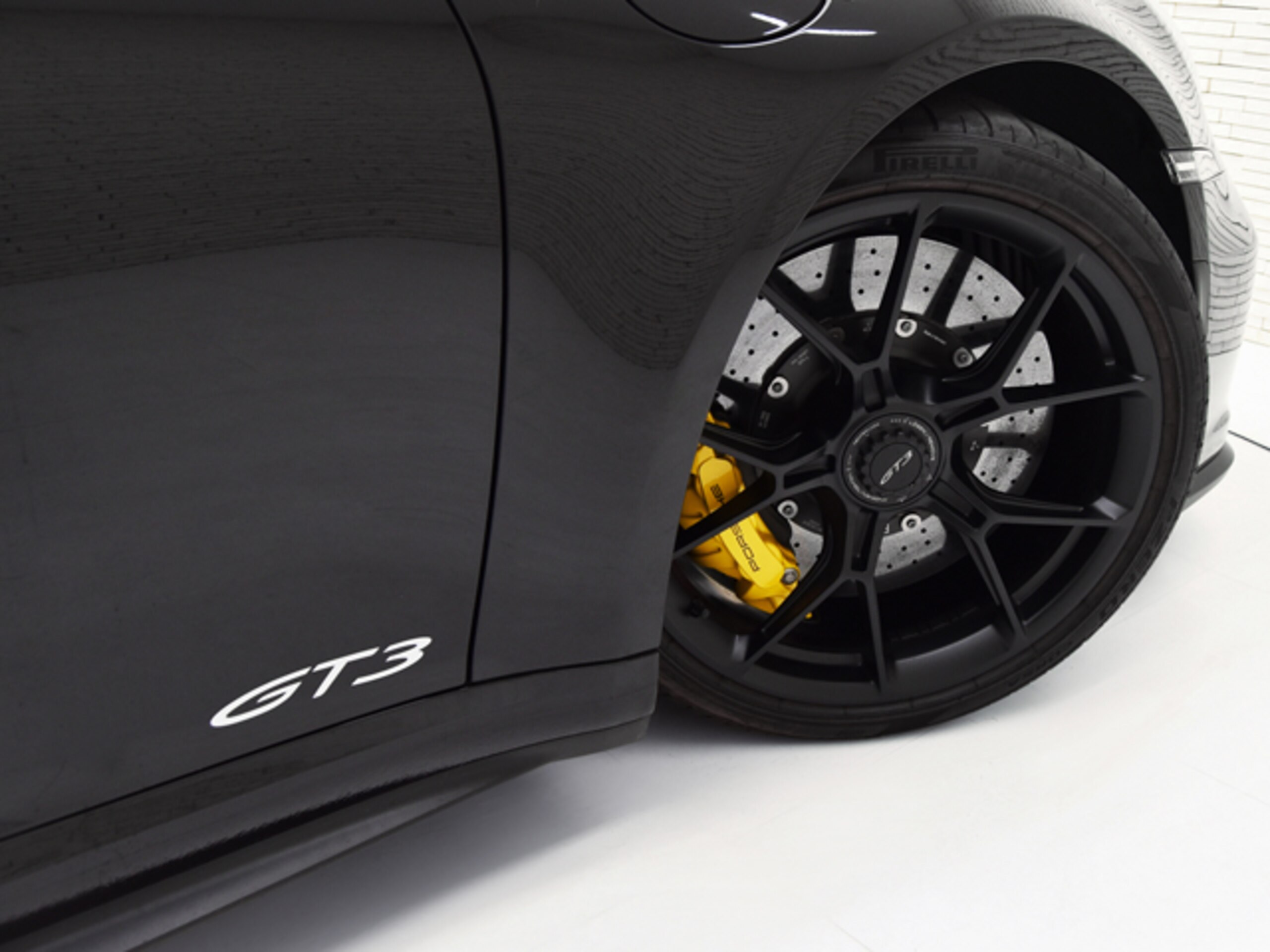 2023 Porsche 911 GT3 — Photo 15 / 16