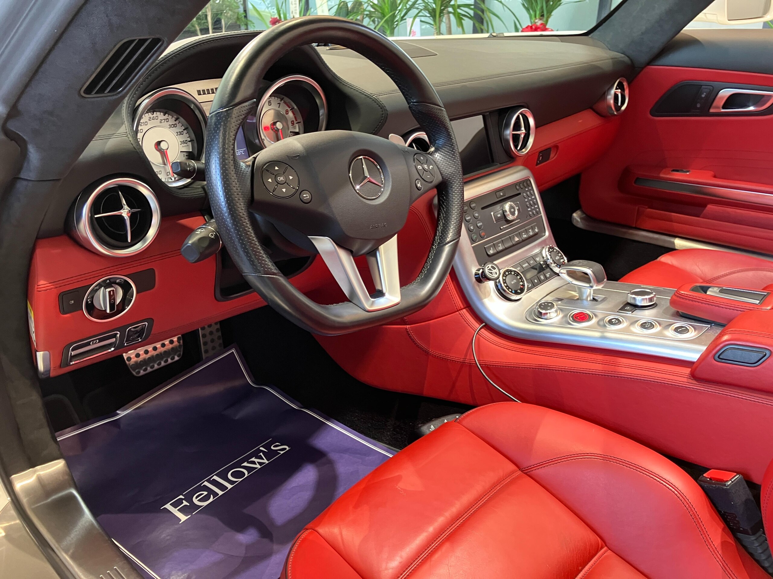 2011 Mercedes Benz SLS AMG Roadster — Photo 10 / 19
