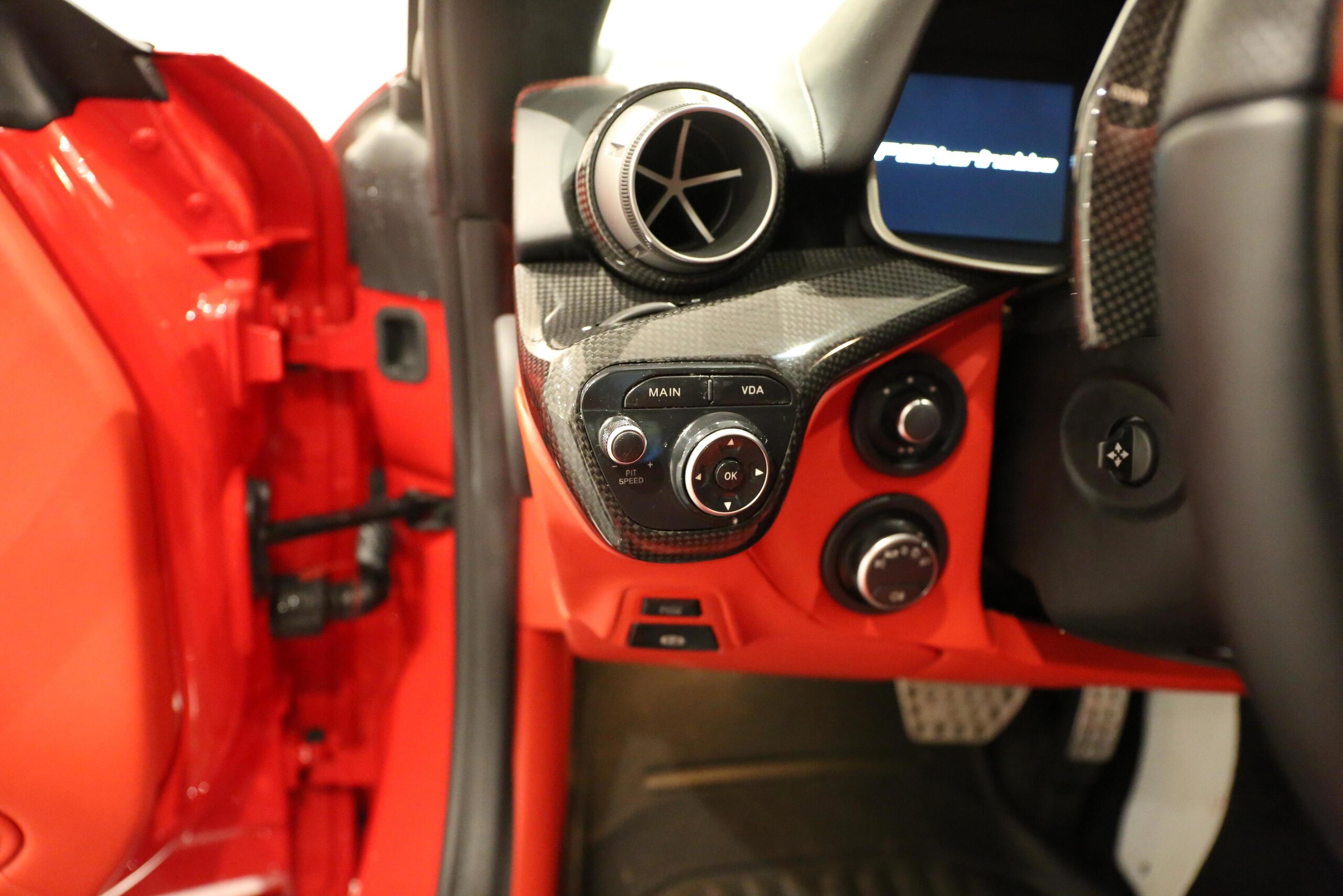 2014 Ferrari F12 Berlinetta — Photo 11 / 20