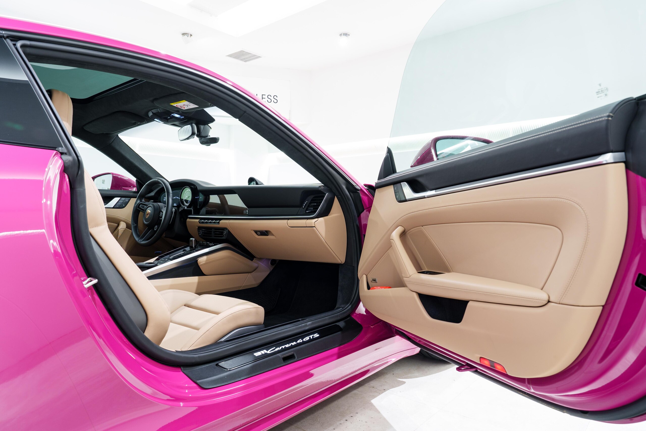 2024 Porsche 911 Carrera 4 GTS — Photo 18 / 23