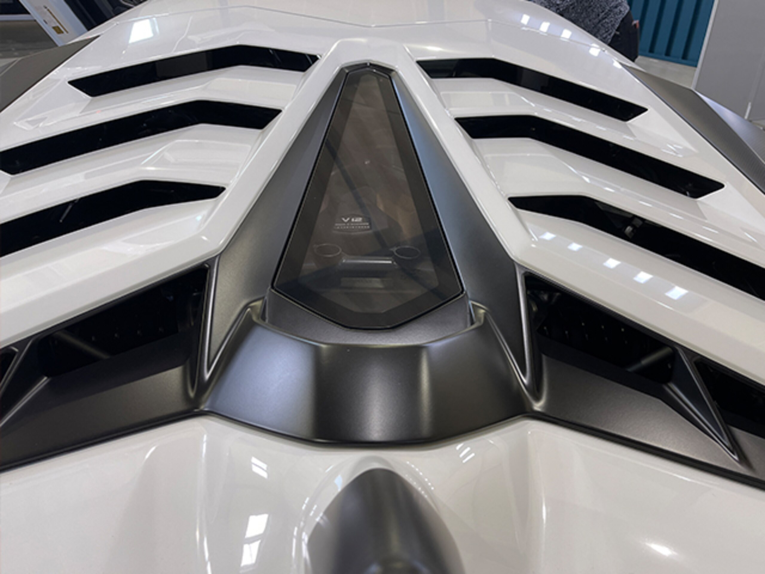 2019 Lamborghini Aventador SVJ — Photo 10 / 22