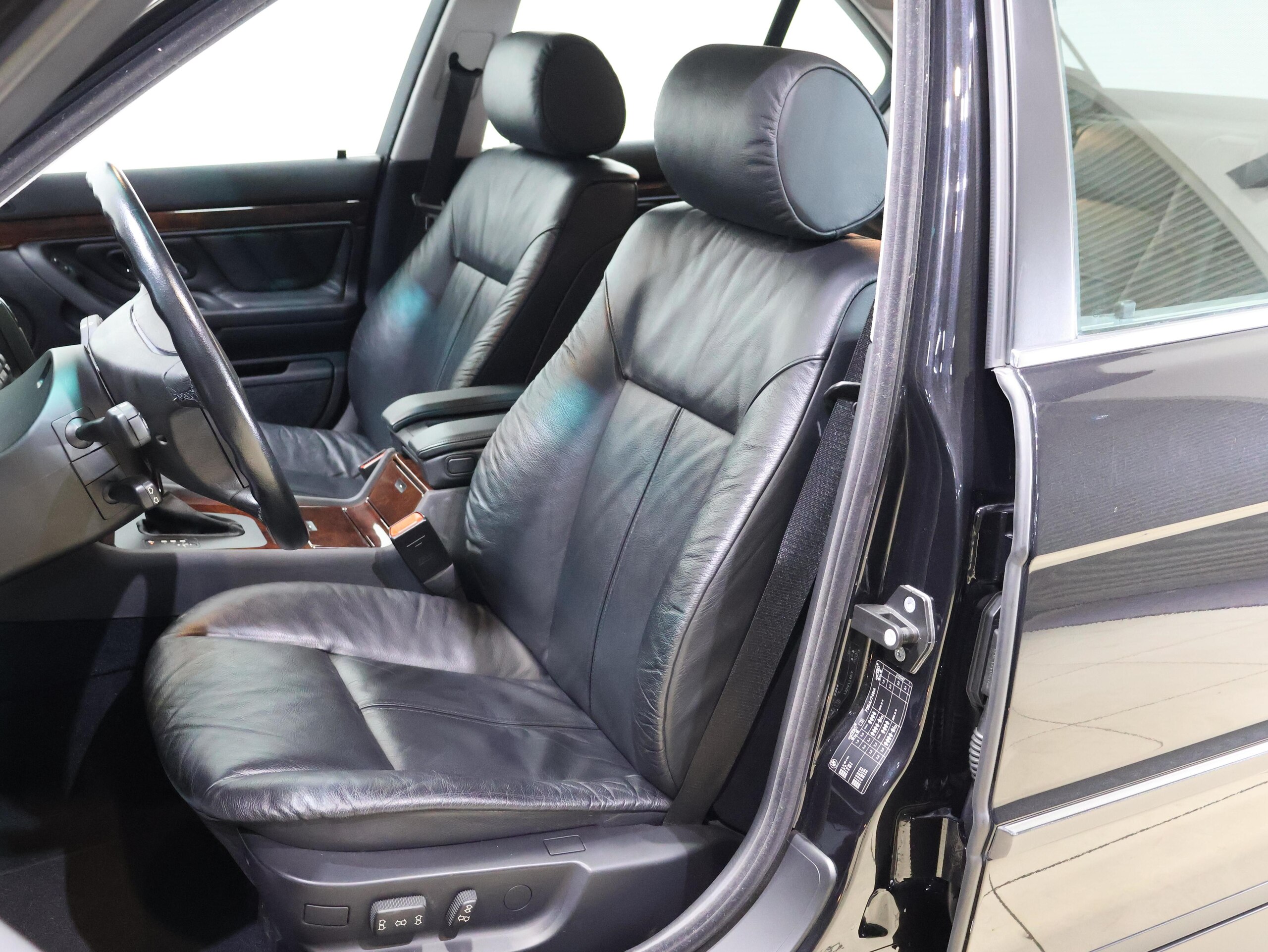 1999 BMW 735i — Photo 7 / 21