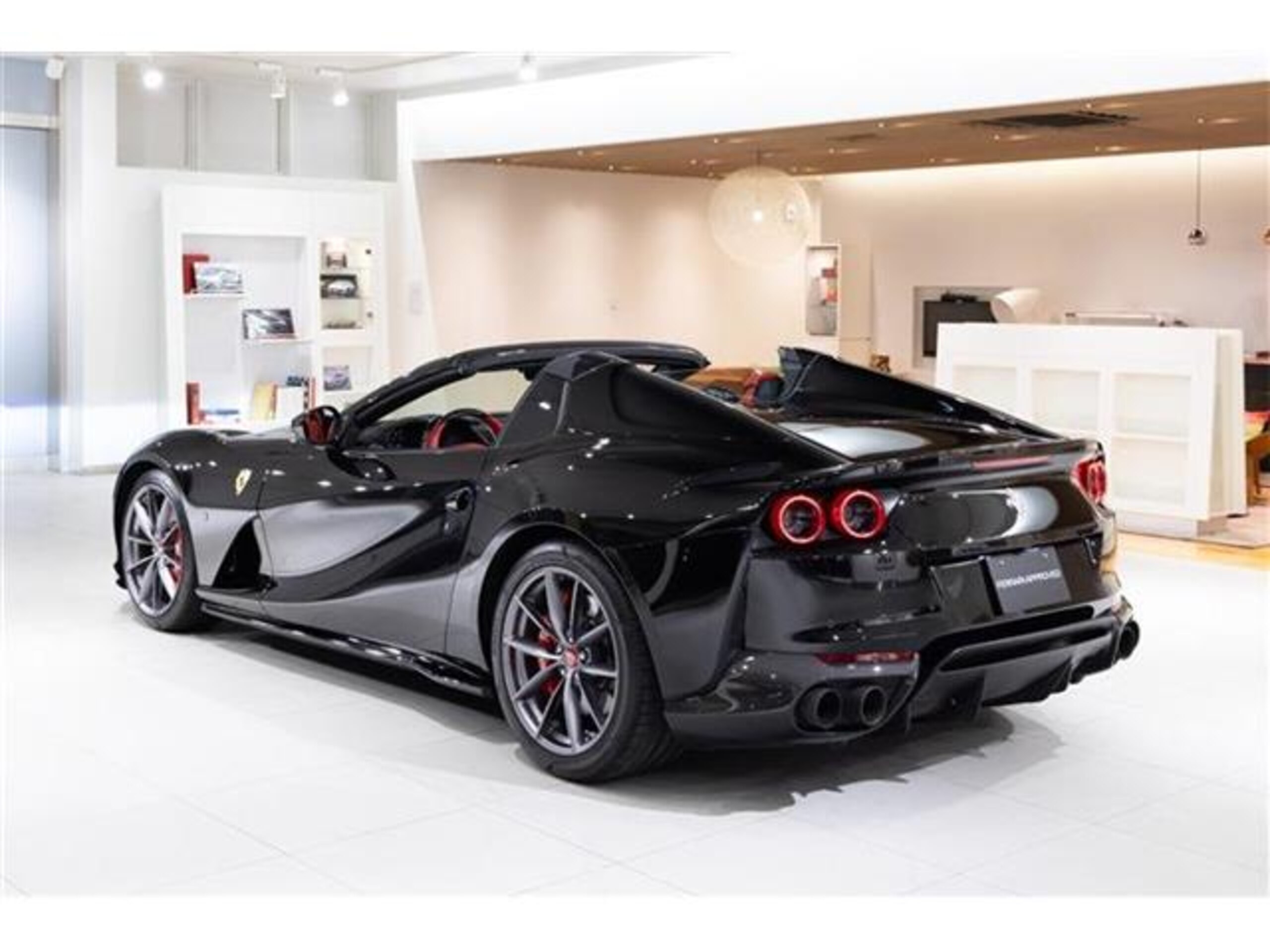 2020 Ferrari 812GTS — Photo 12 / 18