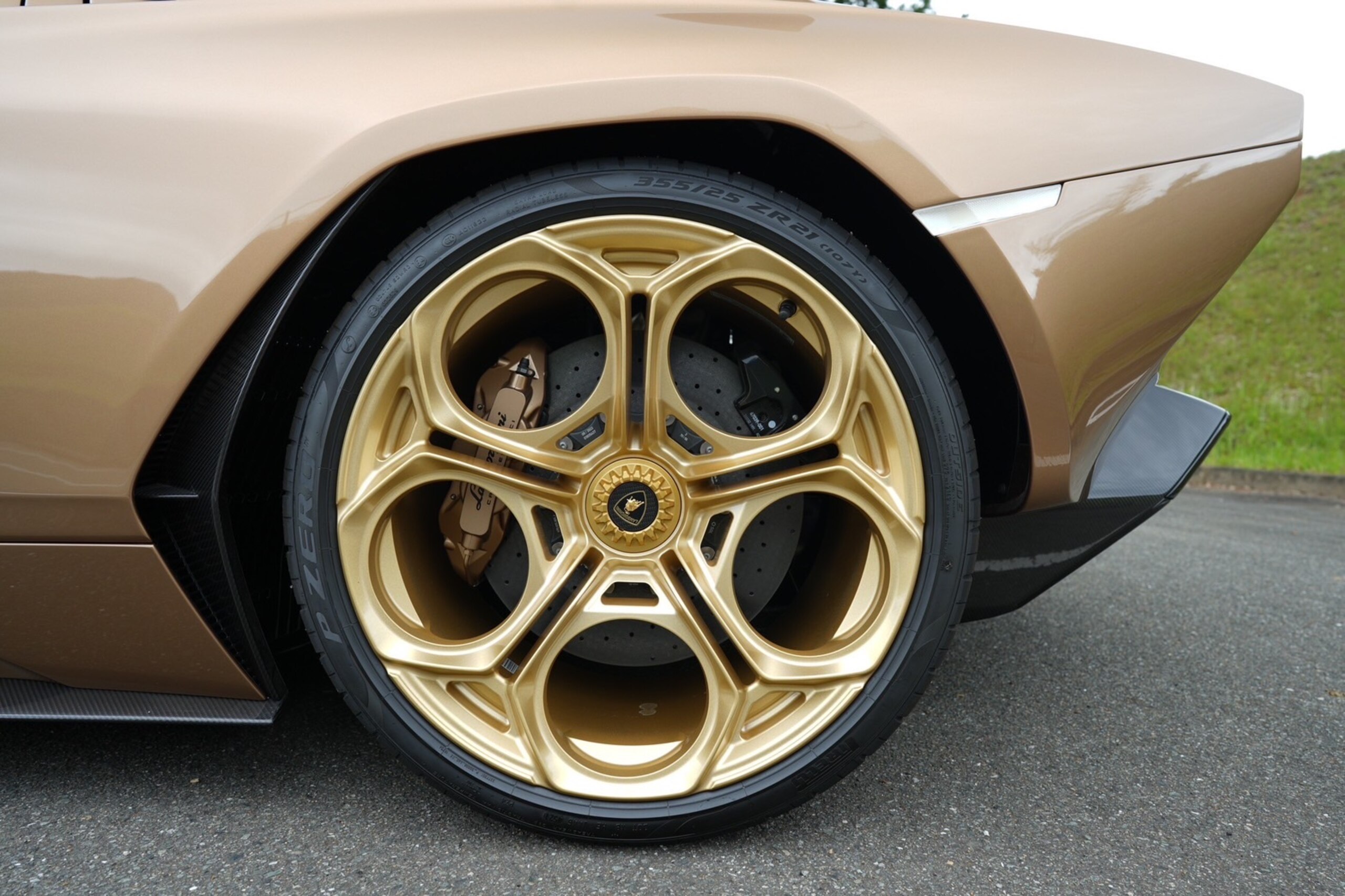 2022 Lamborghini Countach LPI 800-4 — Photo 18 / 28