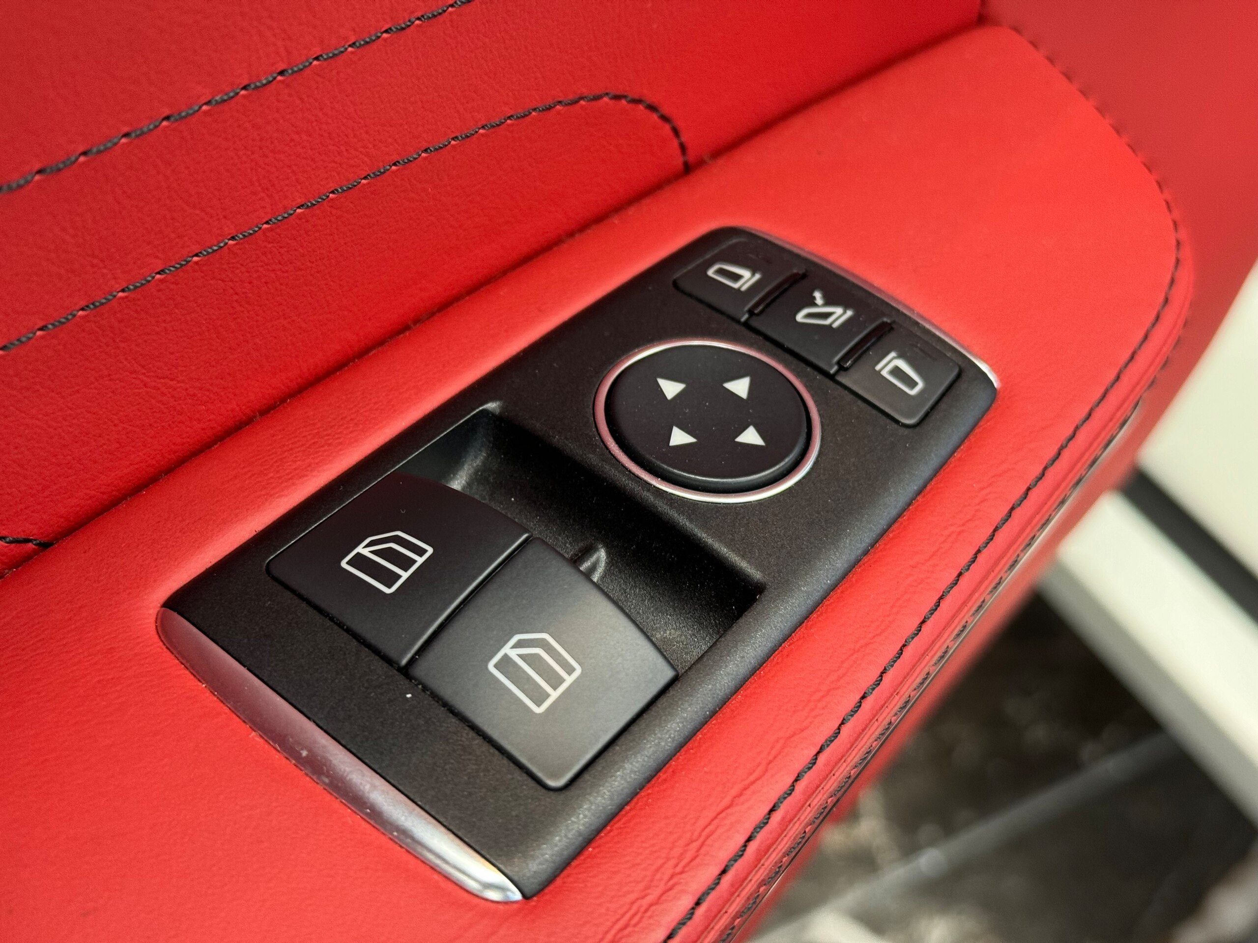 2012 Mercedes Benz SLS AMG Roadster — Photo 12 / 27