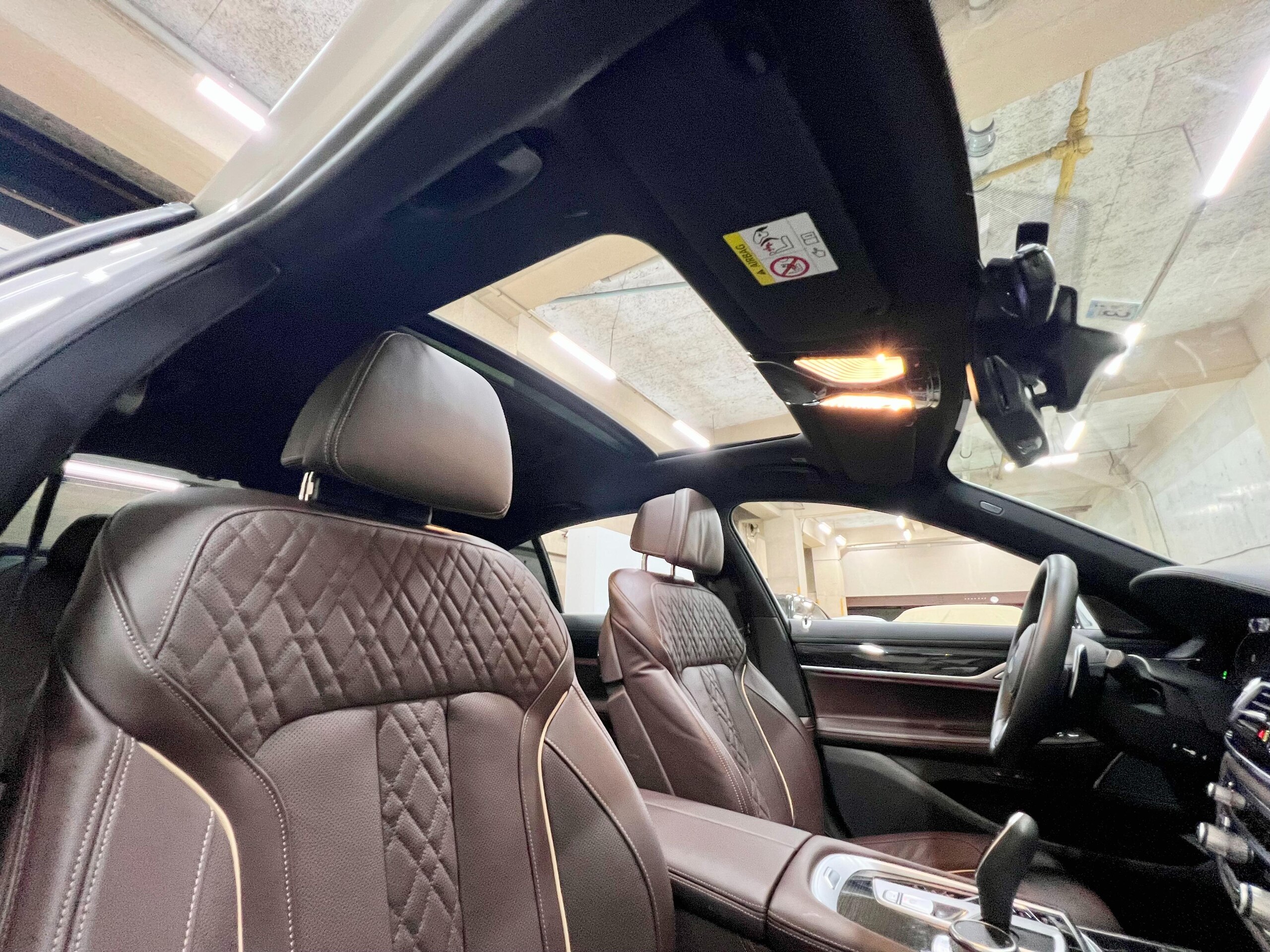 2020 BMW 750i xDrive M Sport — Photo 15 / 19
