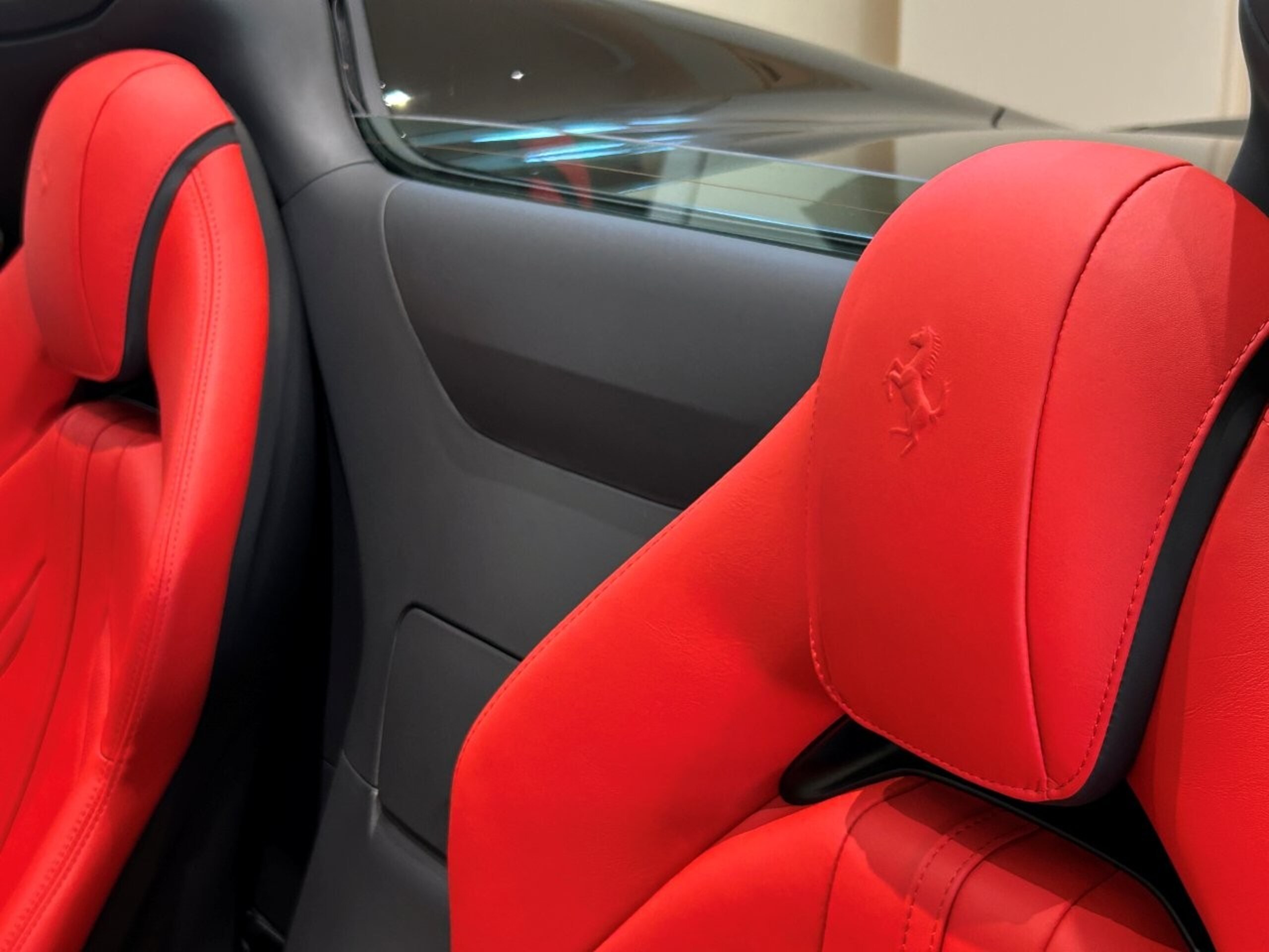2021 Ferrari 812GTS — Photo 18 / 21