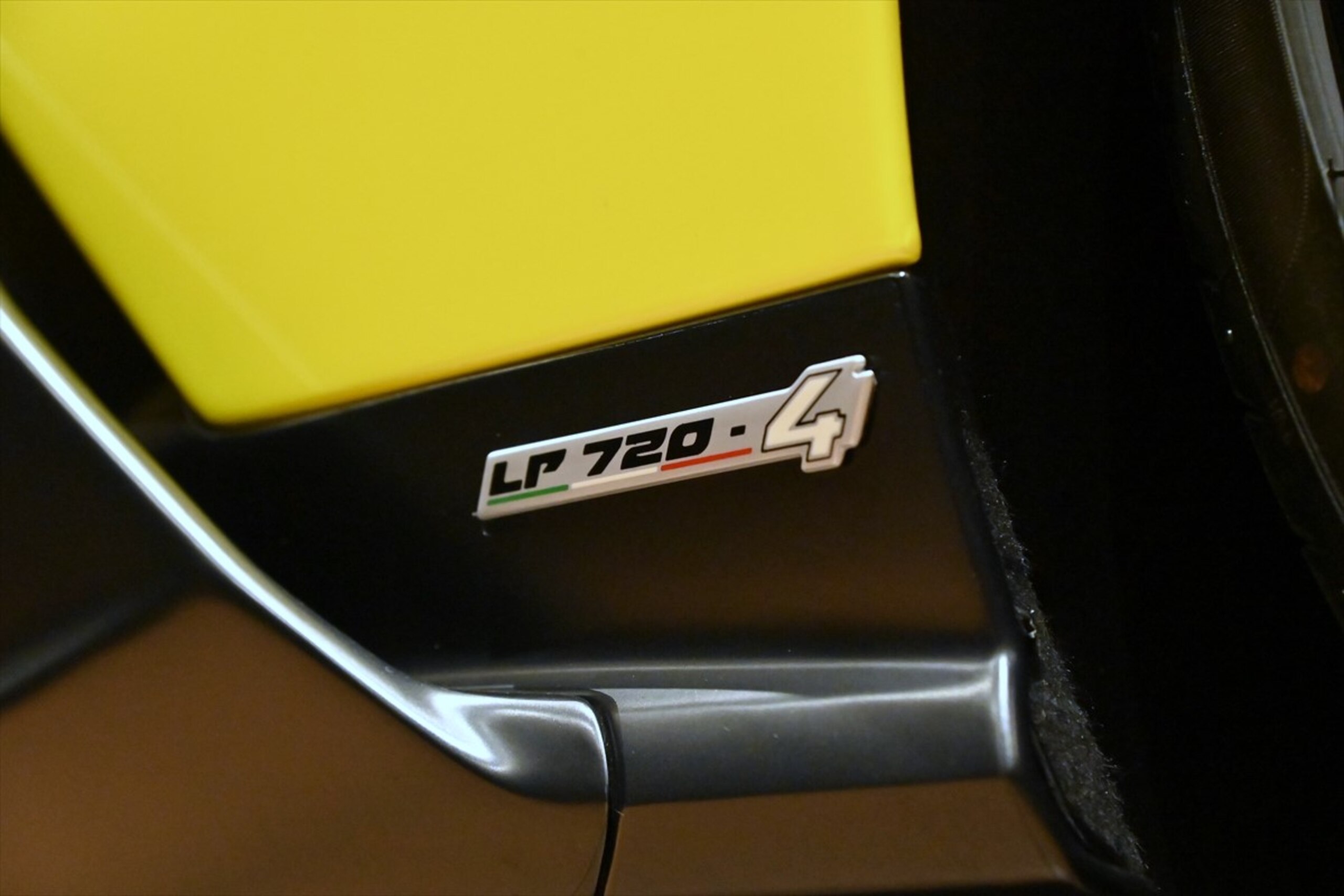 2014 Lamborghini Aventador Roadster LP720-4 — Photo 18 / 22