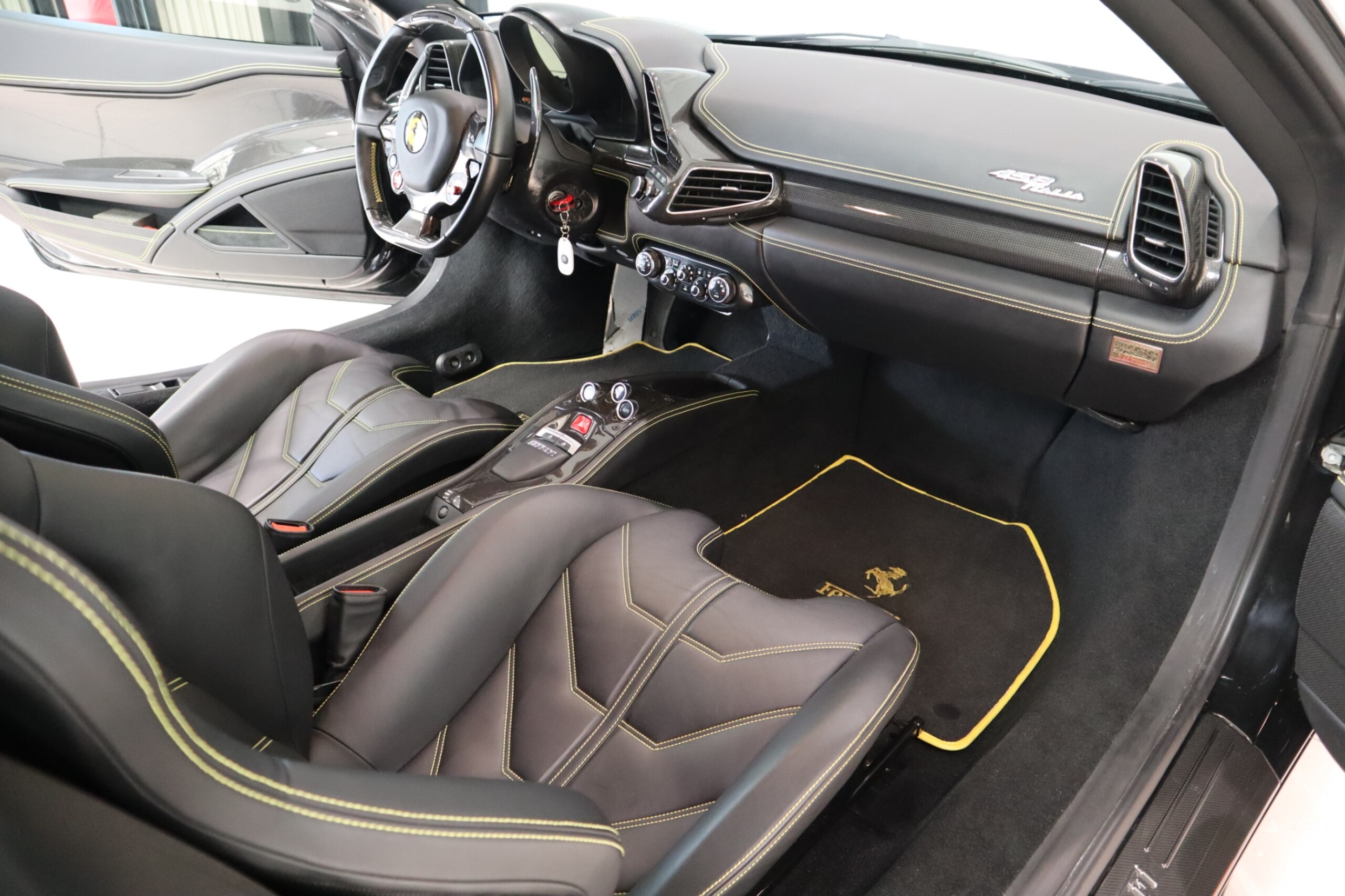 2012 Ferrari 458 Italia F1 DCT — Photo 14 / 18