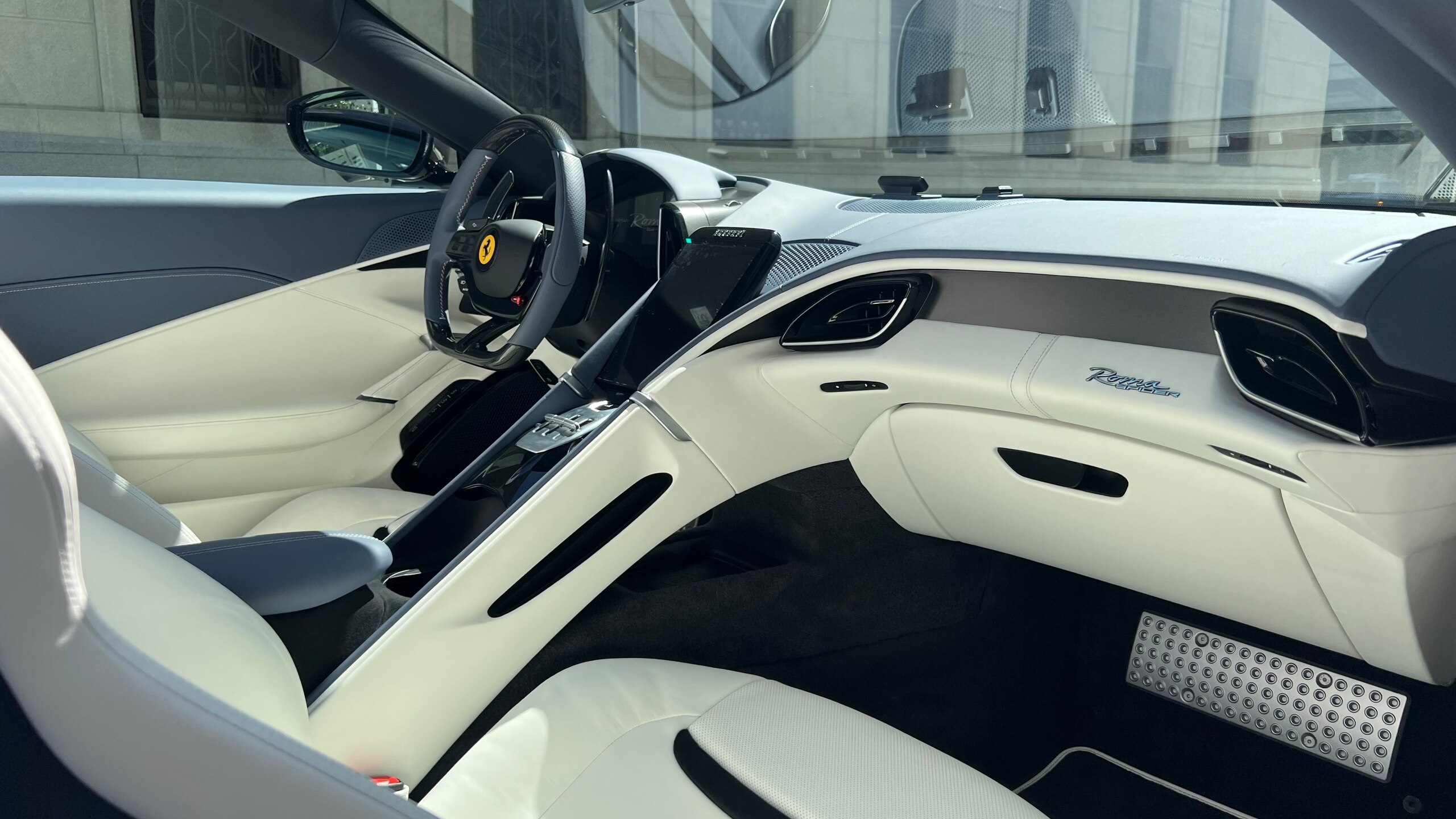 2024 Ferrari Roma Spider — Photo 14 / 44