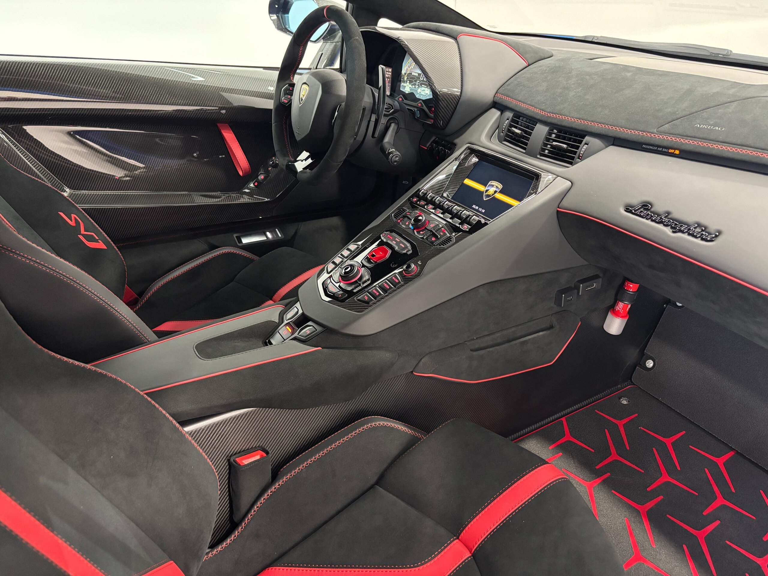 2020 Lamborghini Aventador SVJ Roadster — Photo 9 / 40