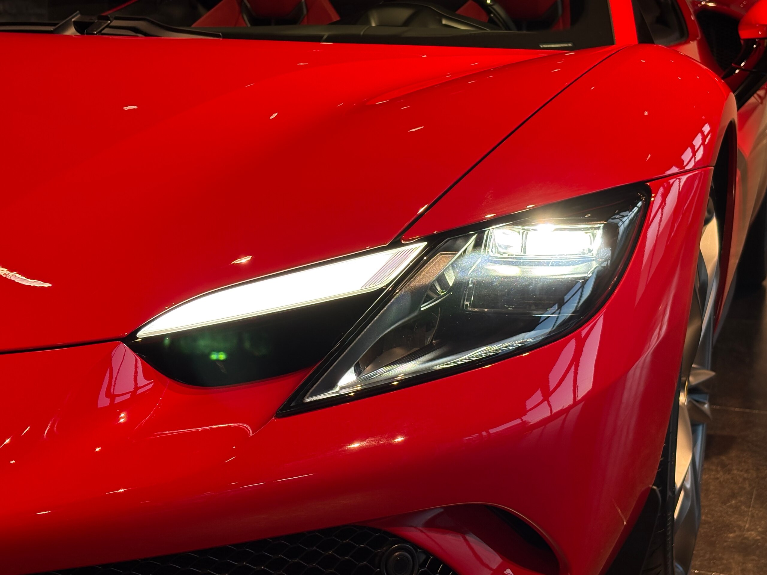 2025 Ferrari 296GTS — Photo 17 / 19