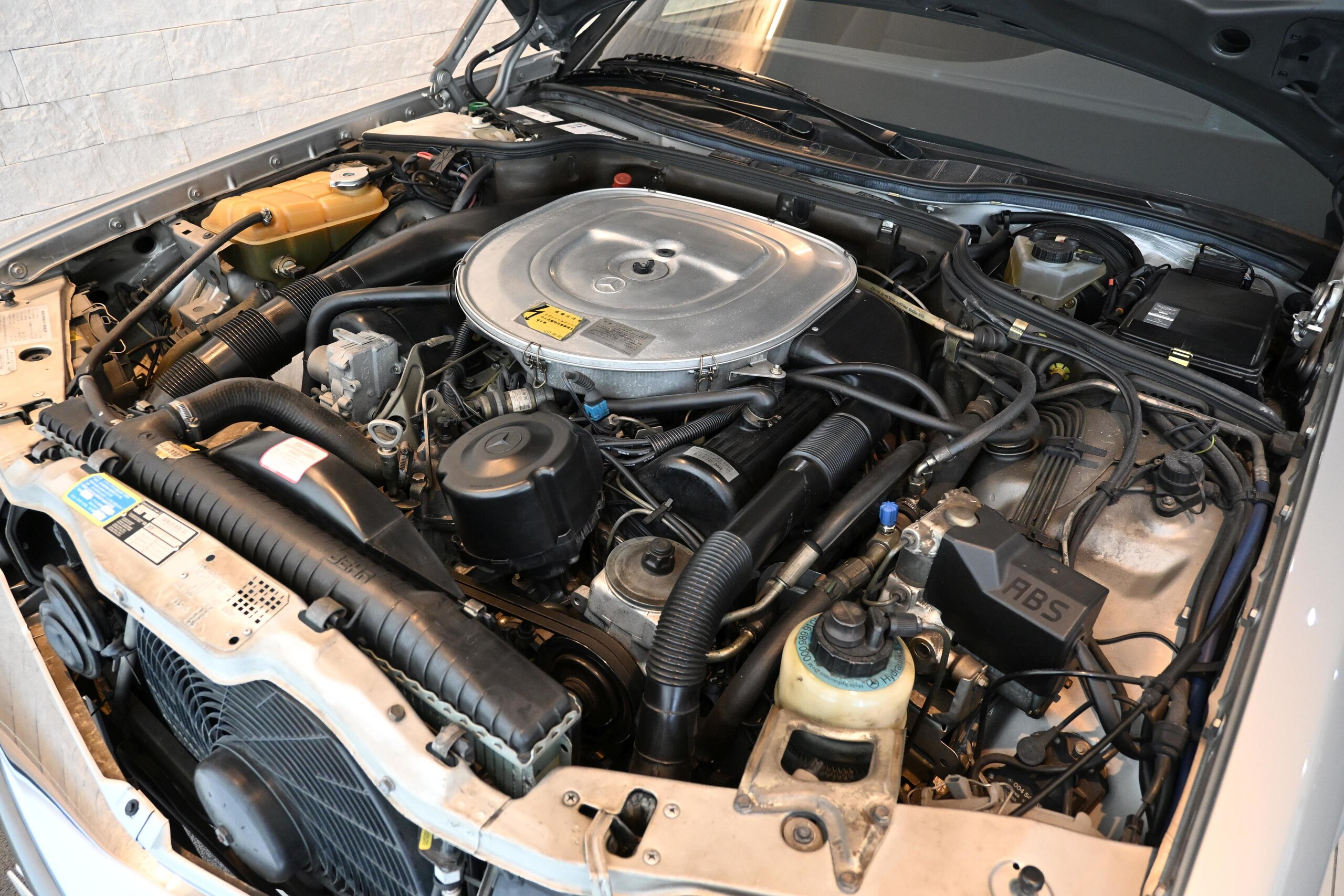 1988 Mercedes Benz 560SEC — Photo 13 / 14