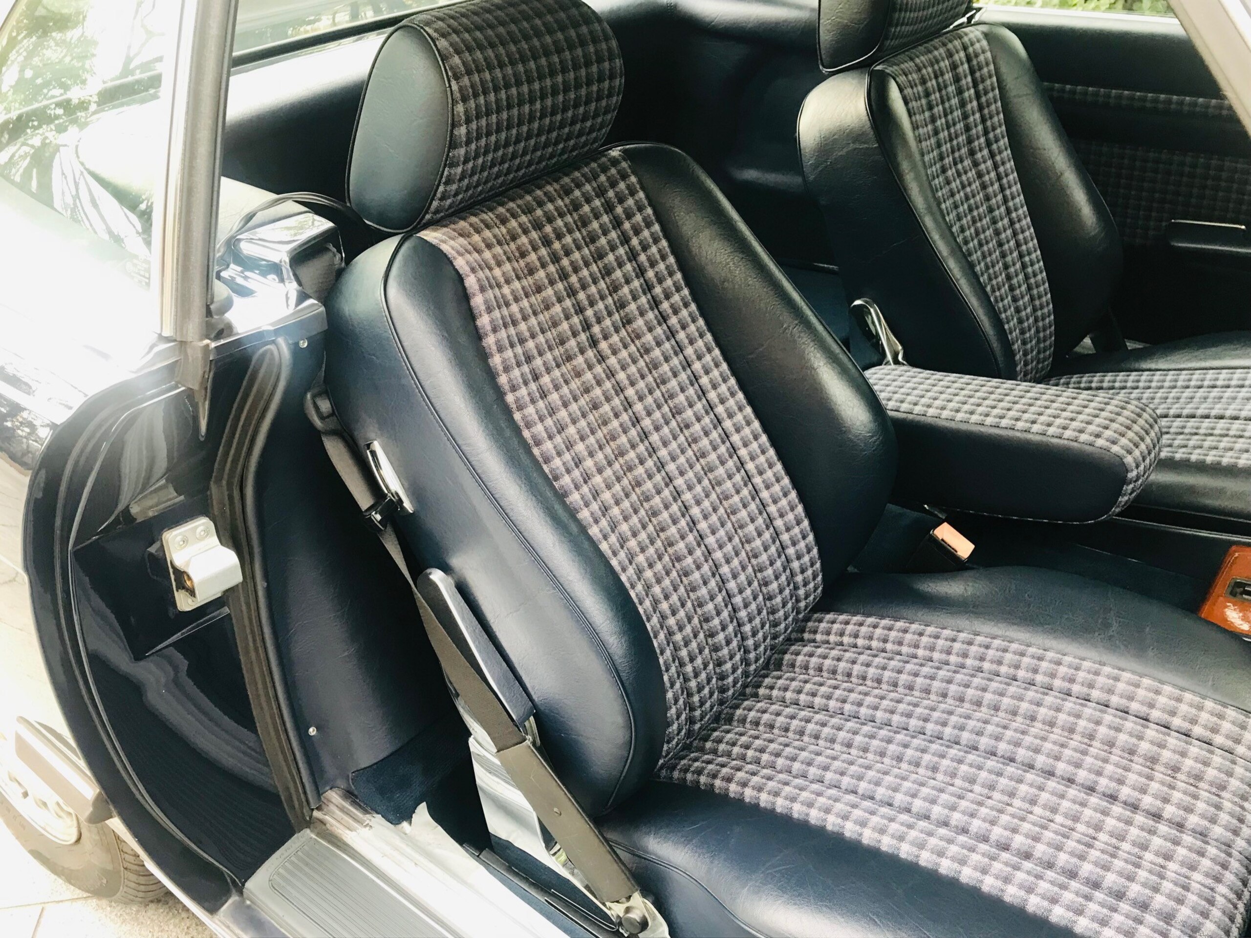 1987 Mercedes Benz SL560 — Photo 15 / 16