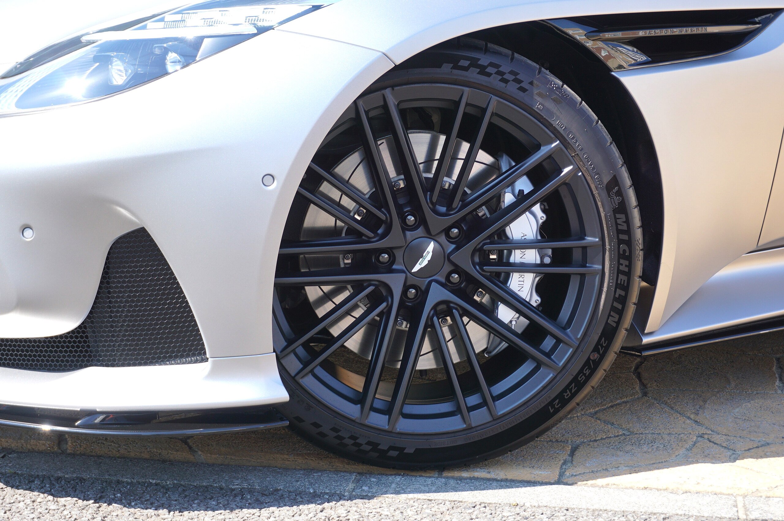 2024 Aston Martin DB12 Volante — Photo 39 / 45