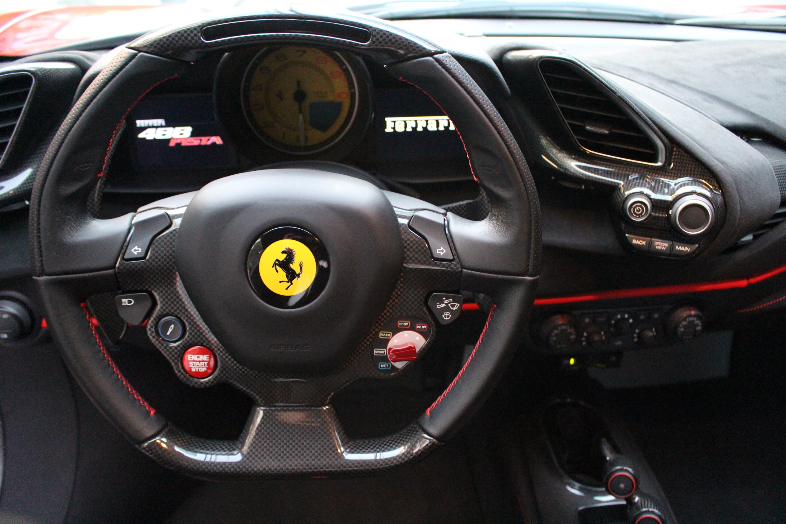 2019 Ferrari 488 Pista — Photo 9 / 14