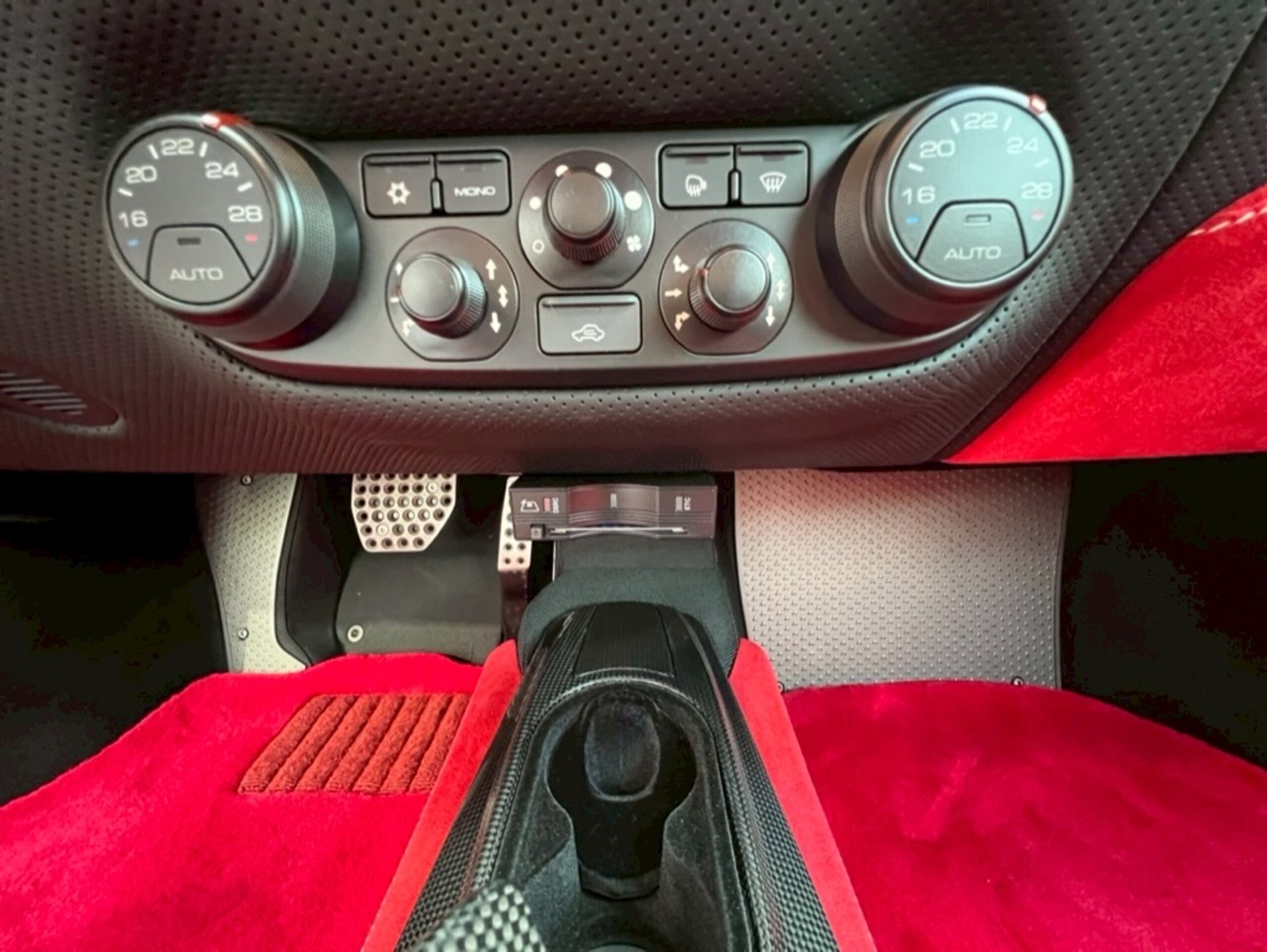 2019 Ferrari 488 Pista — Photo 18 / 22