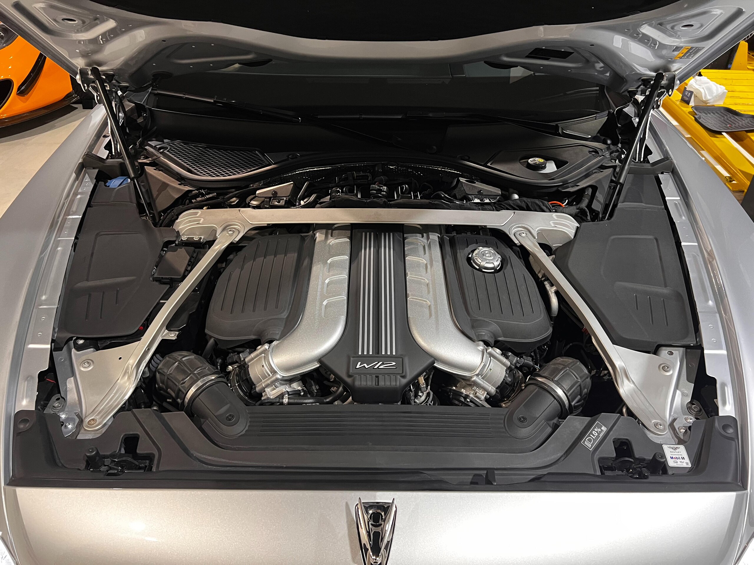 2020 Bentley Flying Spur — Photo 24 / 25