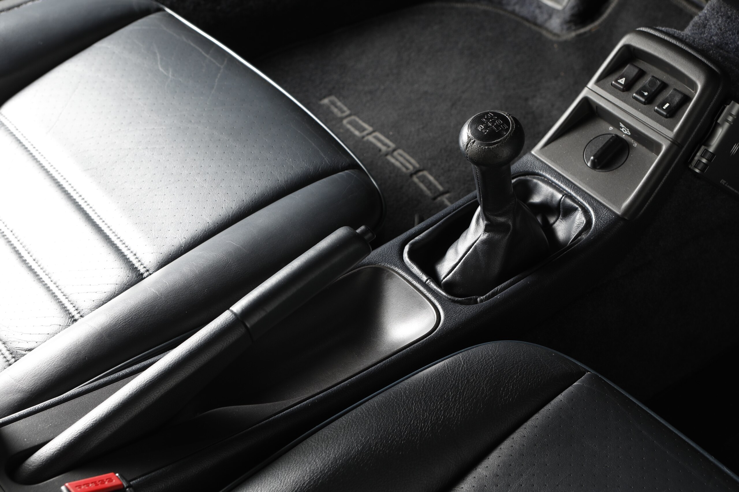 1992 Porsche 911 Carrera 2 — Photo 12 / 21
