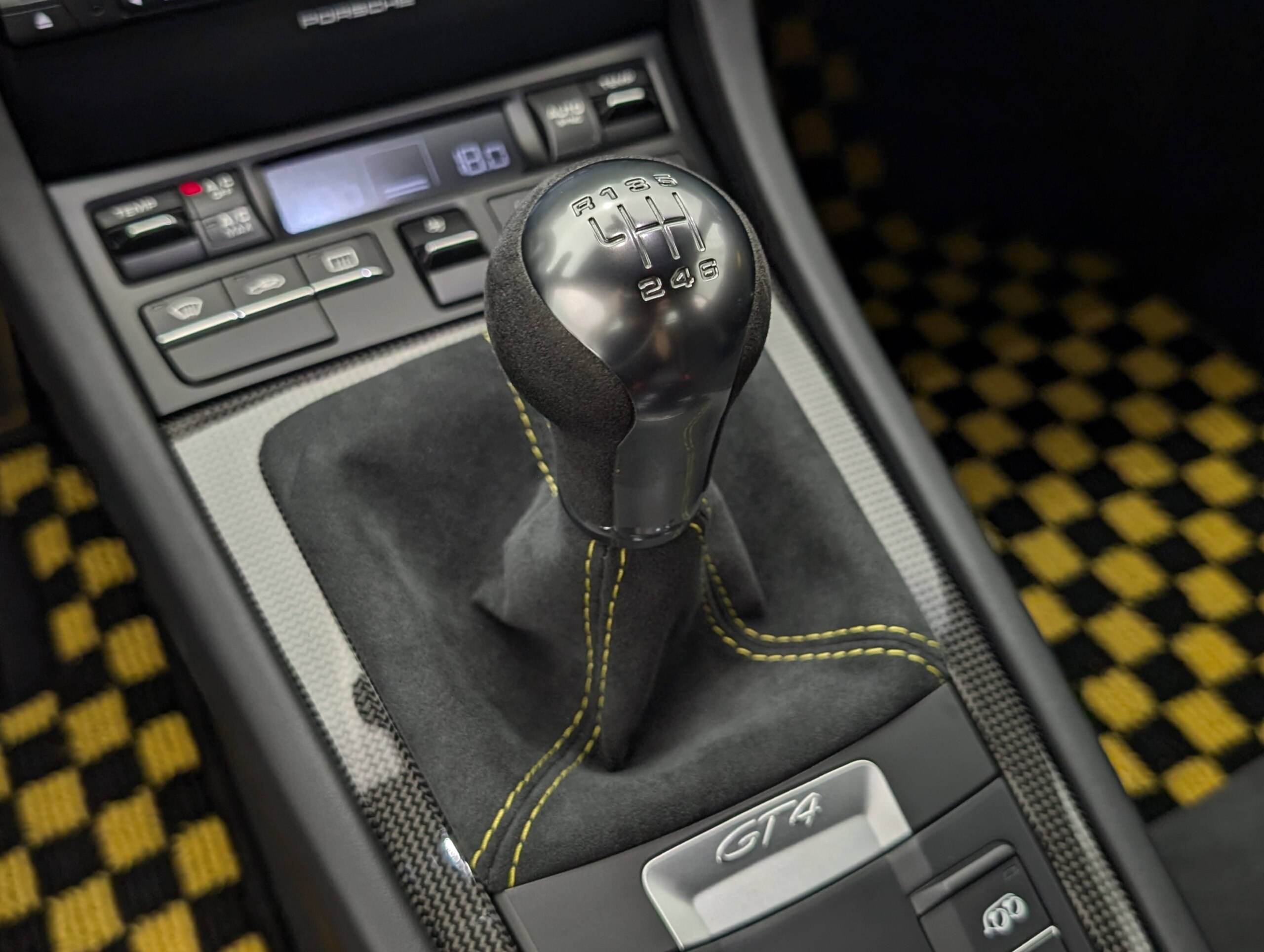 2016 Porsche Cayman GT4 — Photo 9 / 38