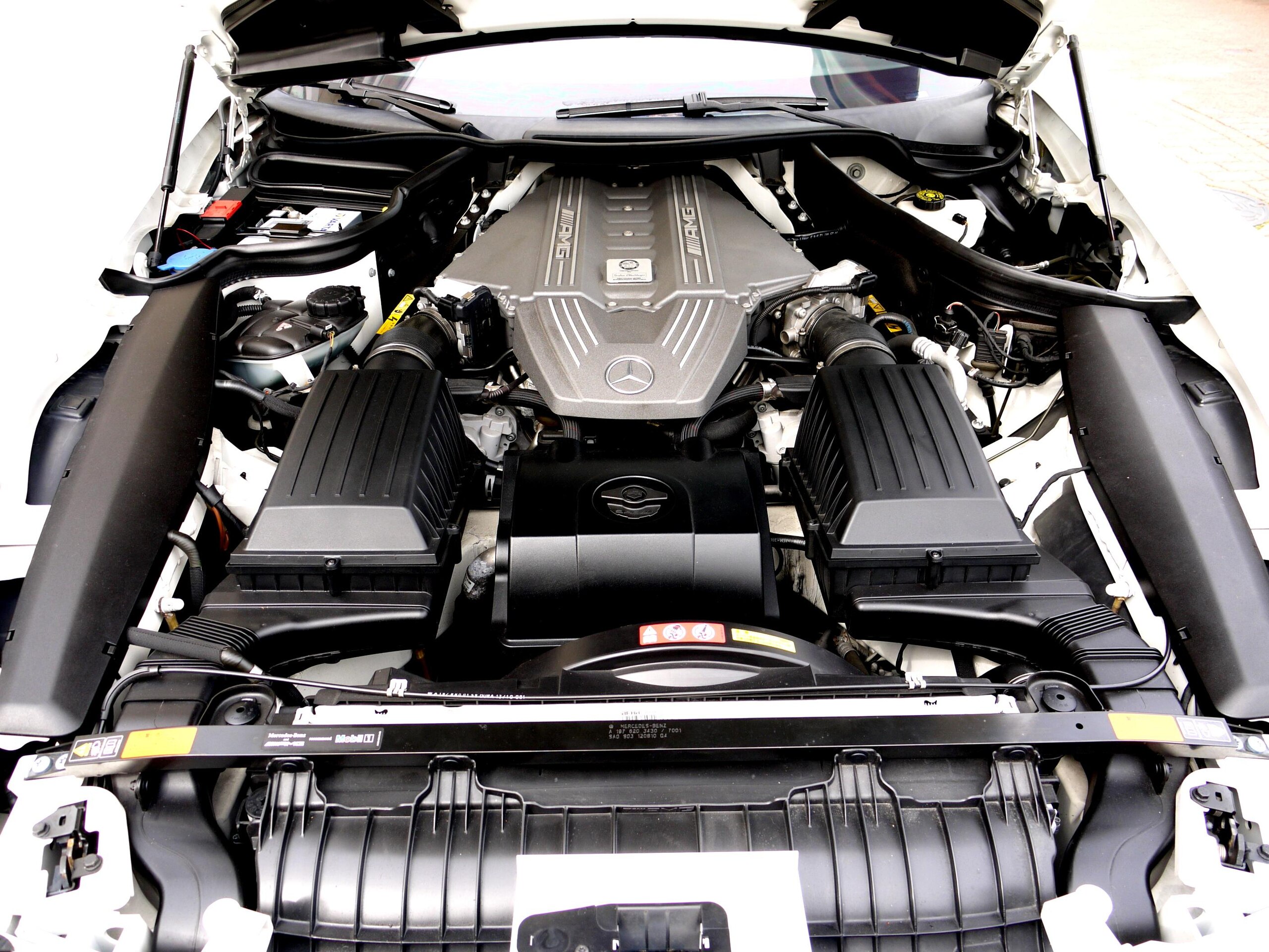2010 Mercedes Benz SLS AMG — Photo 10 / 11
