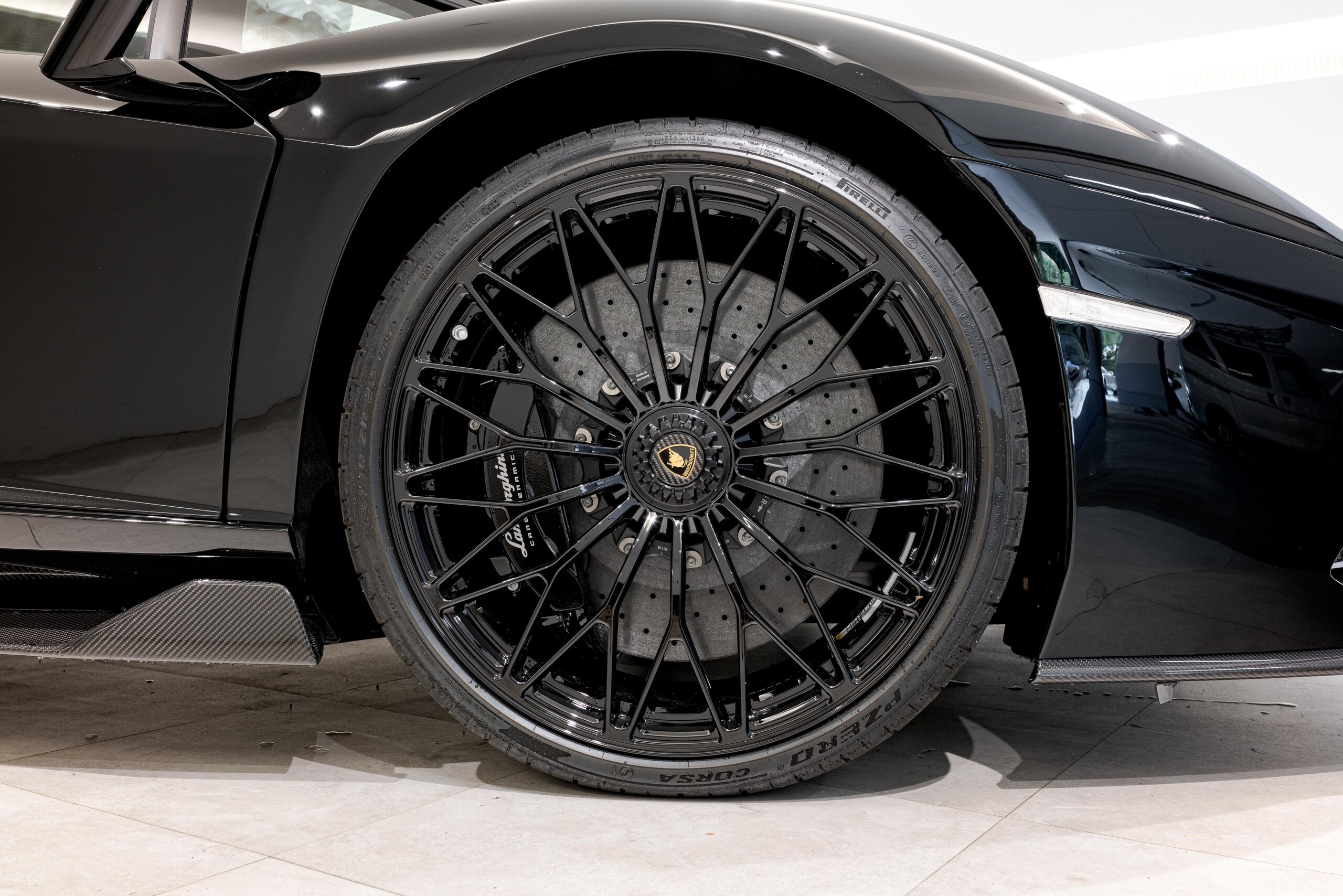 2022 Lamborghini Aventador Roadster LP780-4 Ultimae — Photo 24 / 27