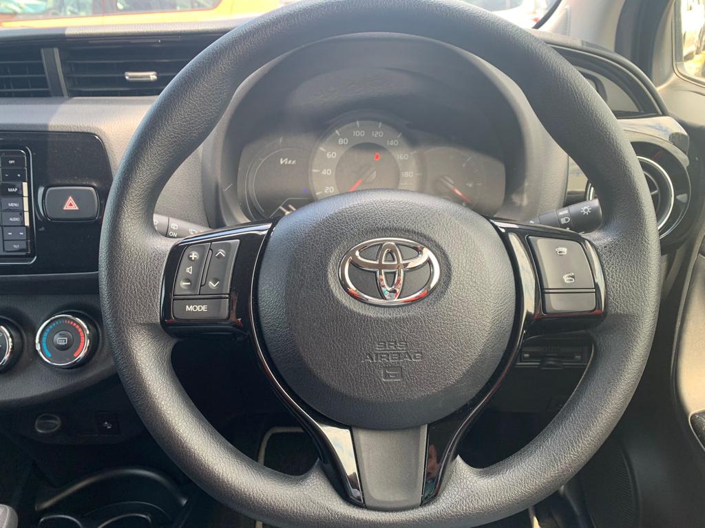 2019 Toyota Vitz — Photo 6 / 20