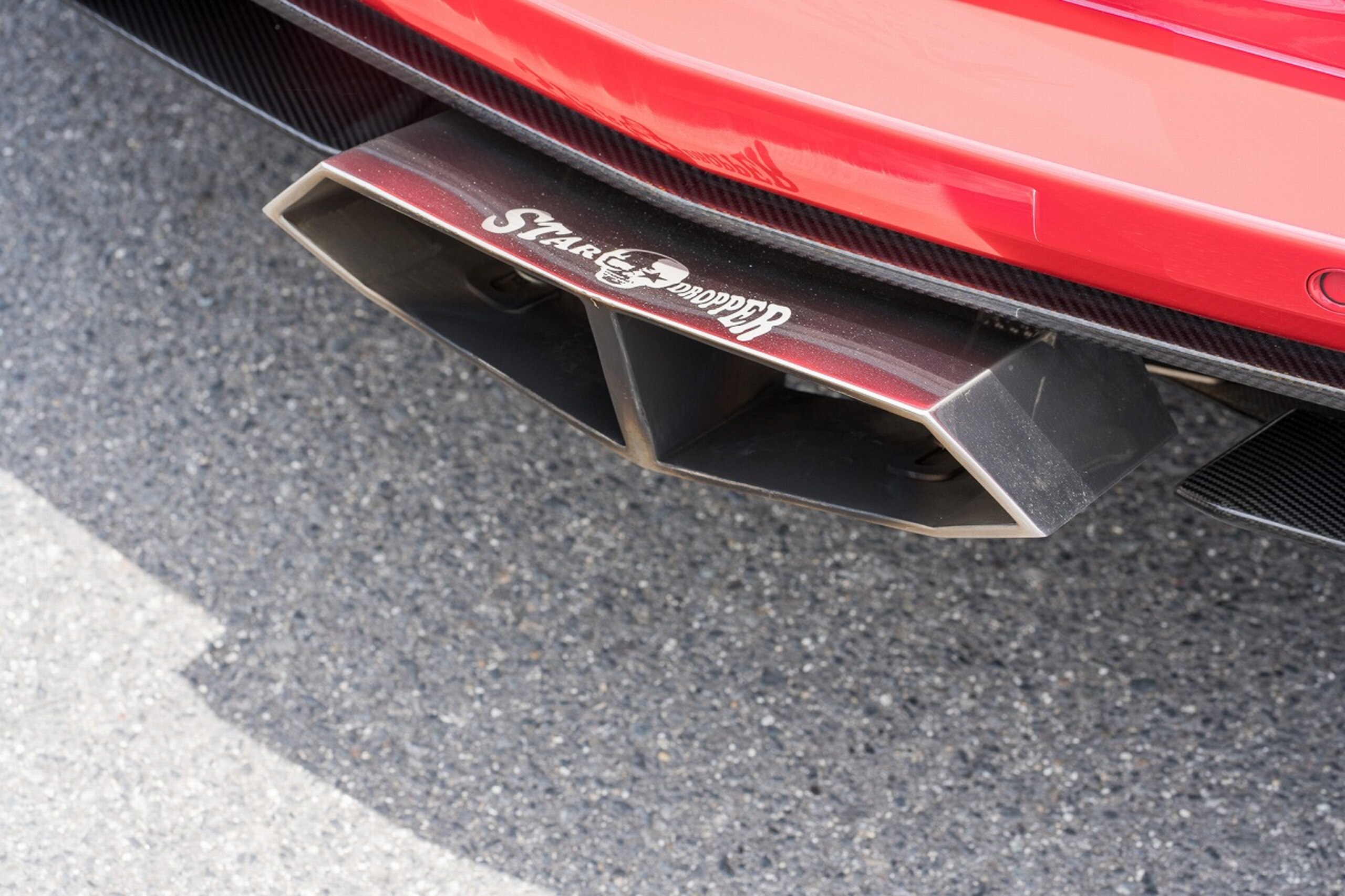 2015 Lamborghini Aventador Roadster — Photo 13 / 16