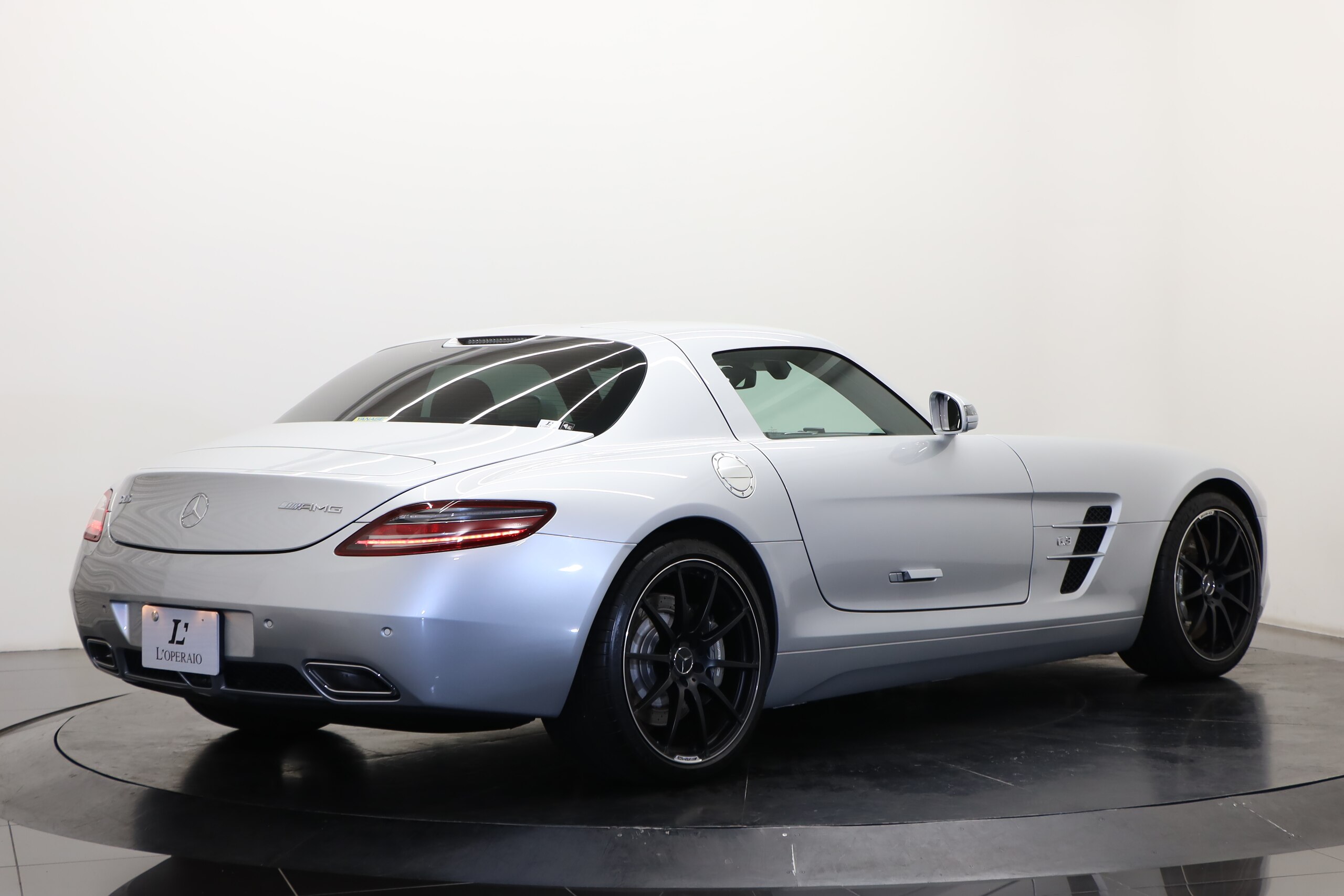 2010 Mercedes Benz SLS AMG — Photo 7 / 21