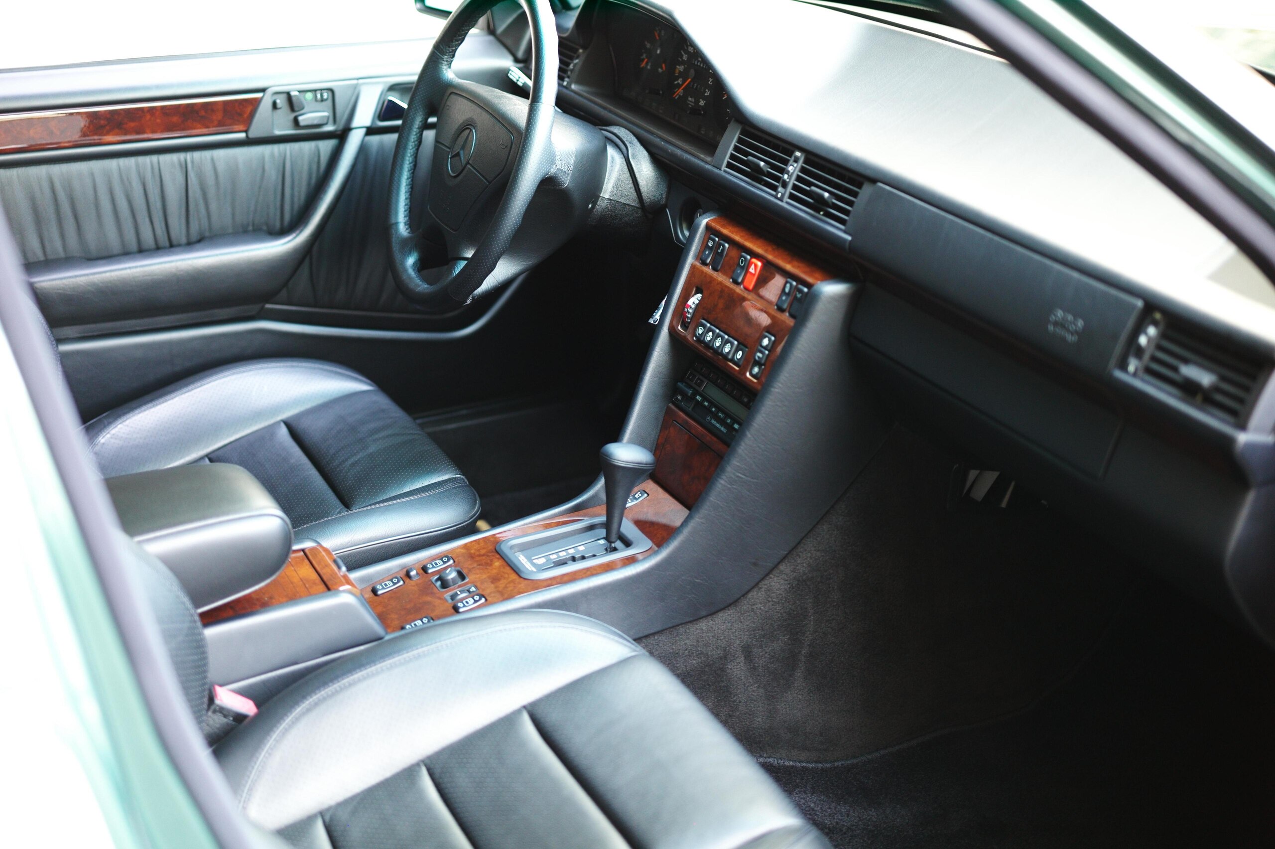 1993 Mercedes Benz 500E — Photo 8 / 14