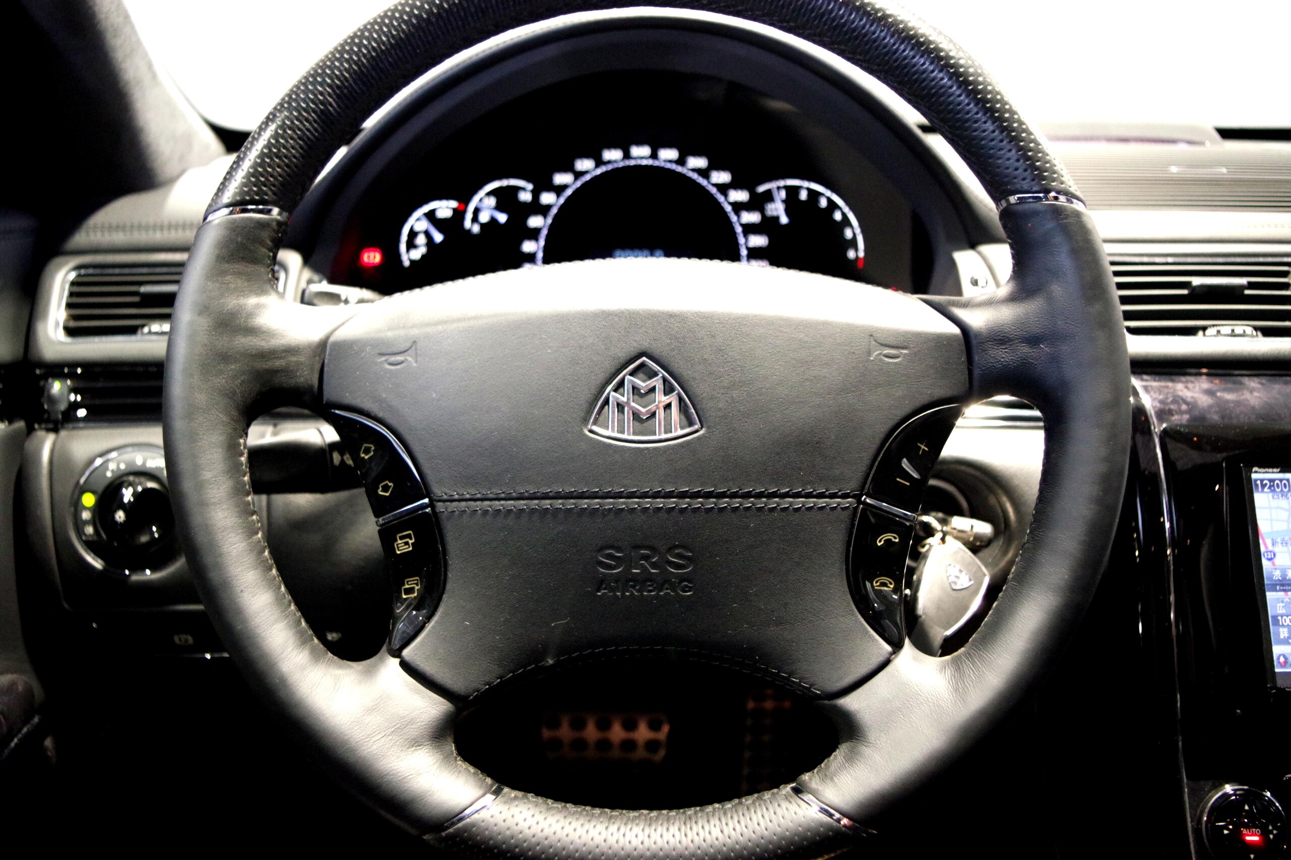 2006 Mercedes Benz Maybach 57S — Photo 9 / 19