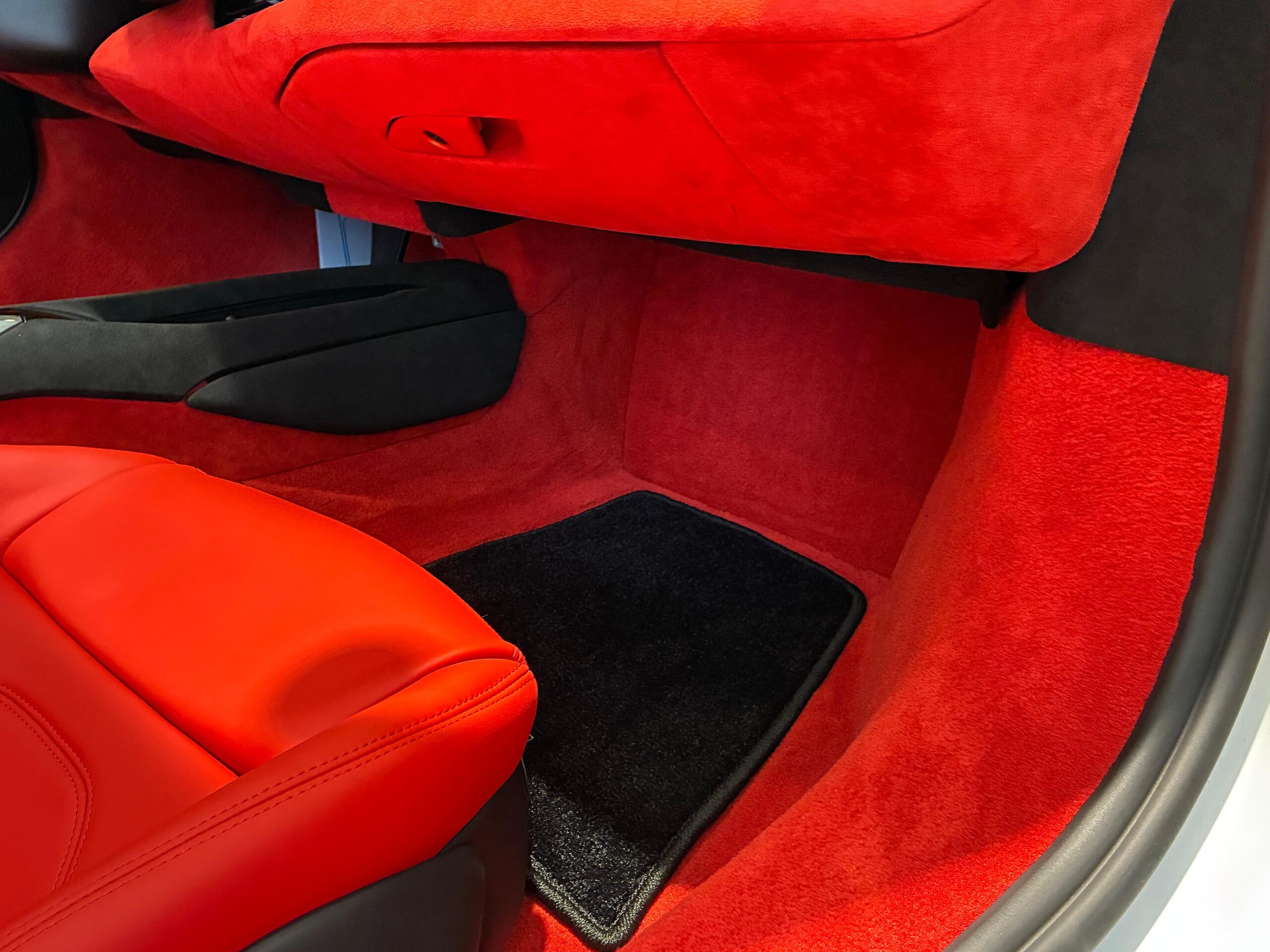 2025 Ferrari 296GTS — Photo 58 / 76