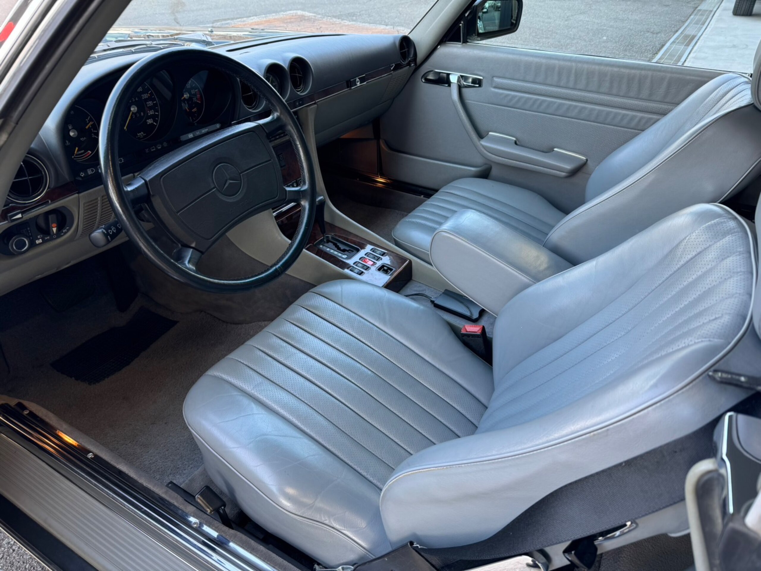 1988 Mercedes Benz SL560 — Photo 8 / 14