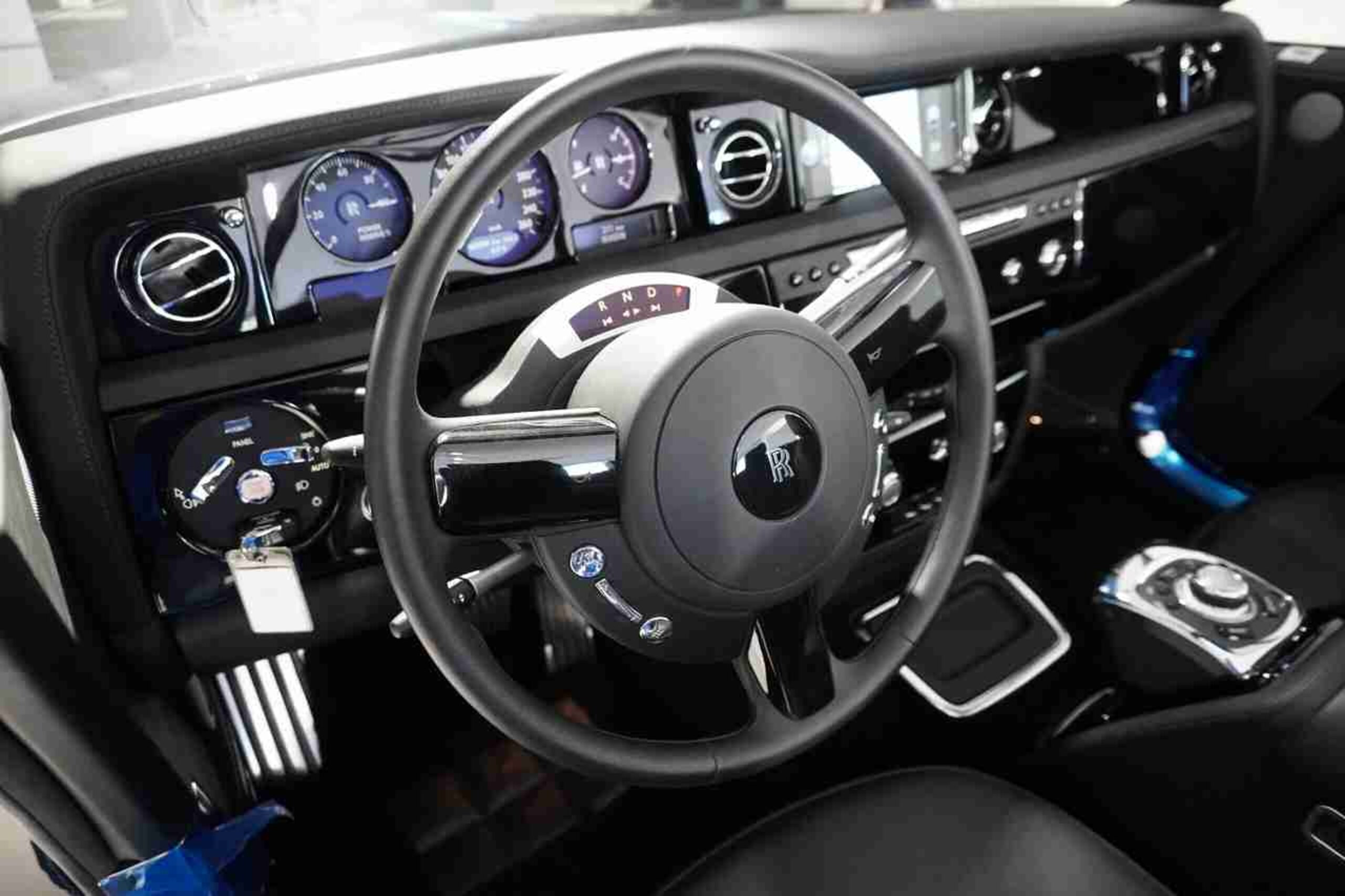 2013 Rolls-Royce Phantom Drophead Coupe — Photo 6 / 13