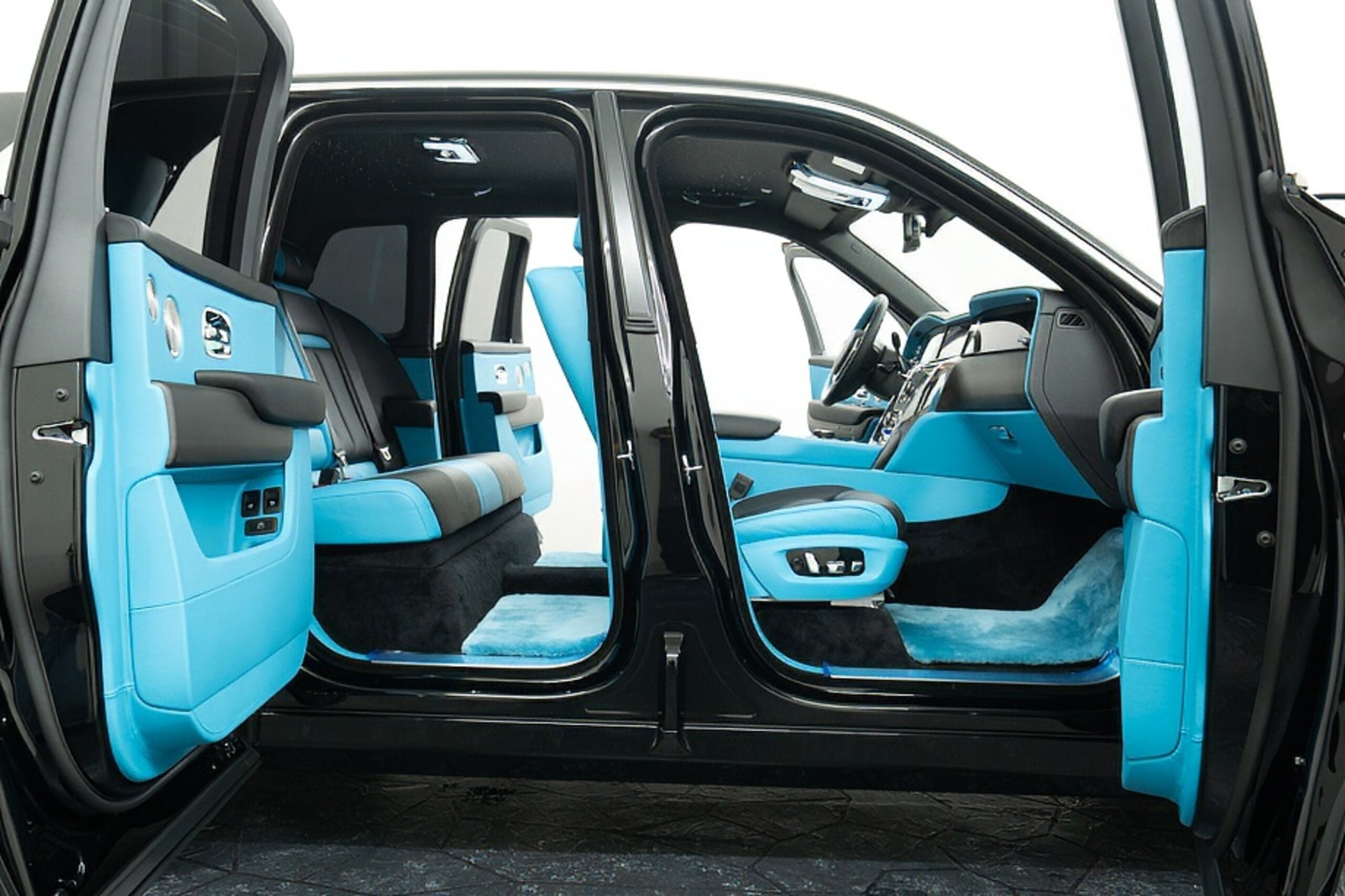 2025 Rolls-Royce Cullinan — Photo 17 / 29