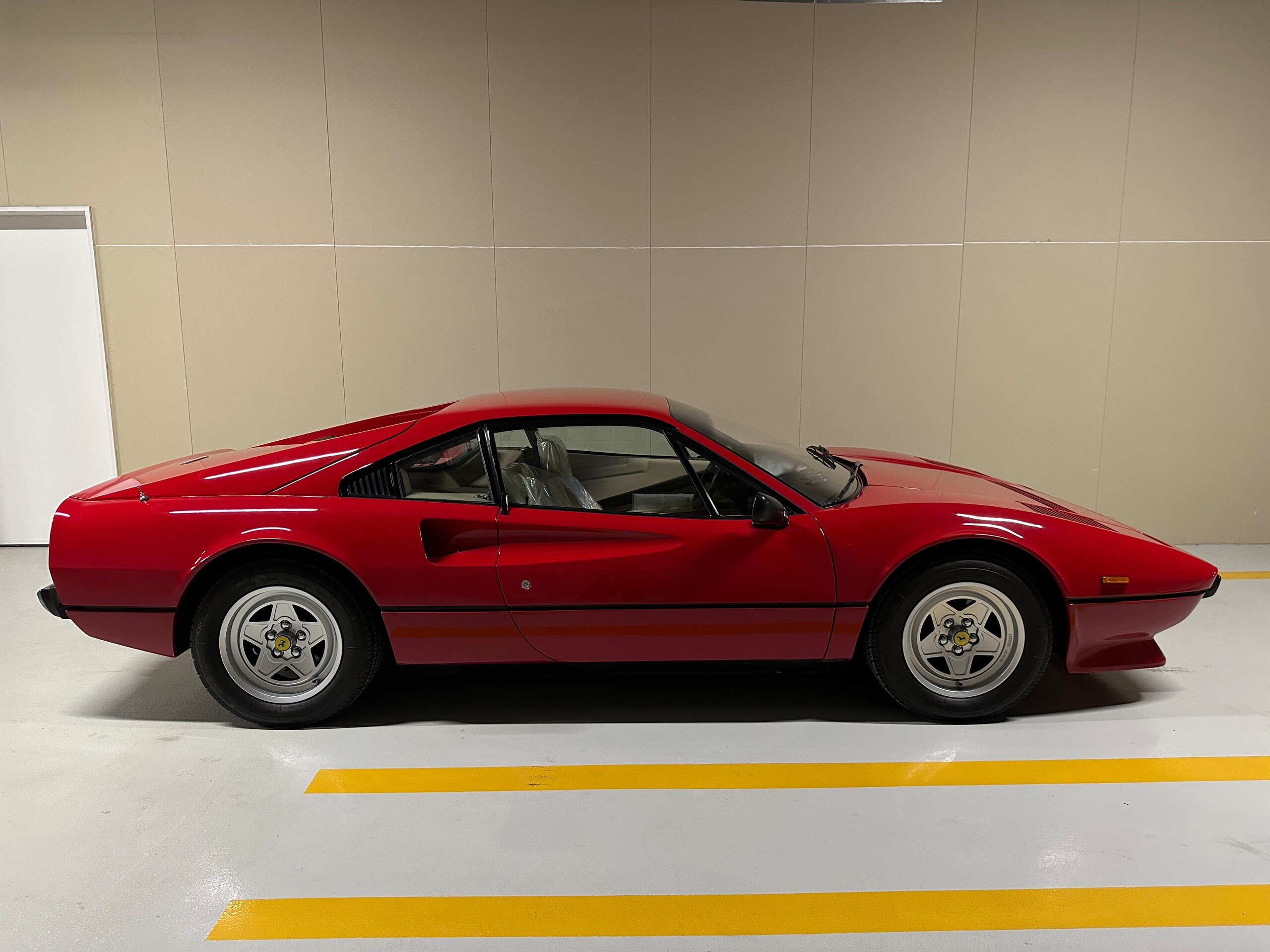 1986 Ferrari 308 GTB — Photo 7 / 20