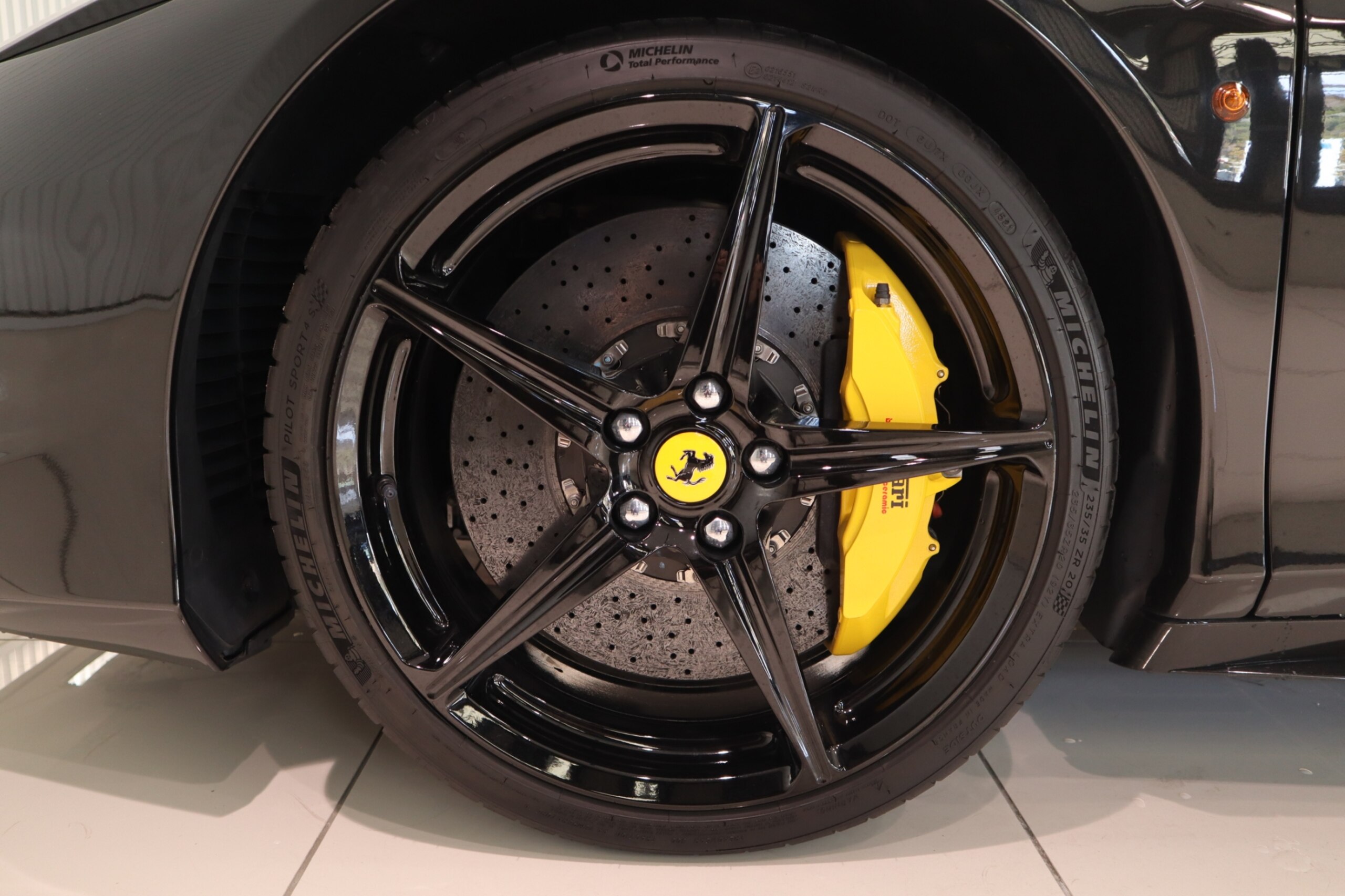 2012 Ferrari 458 Italia F1 DCT — Photo 16 / 18
