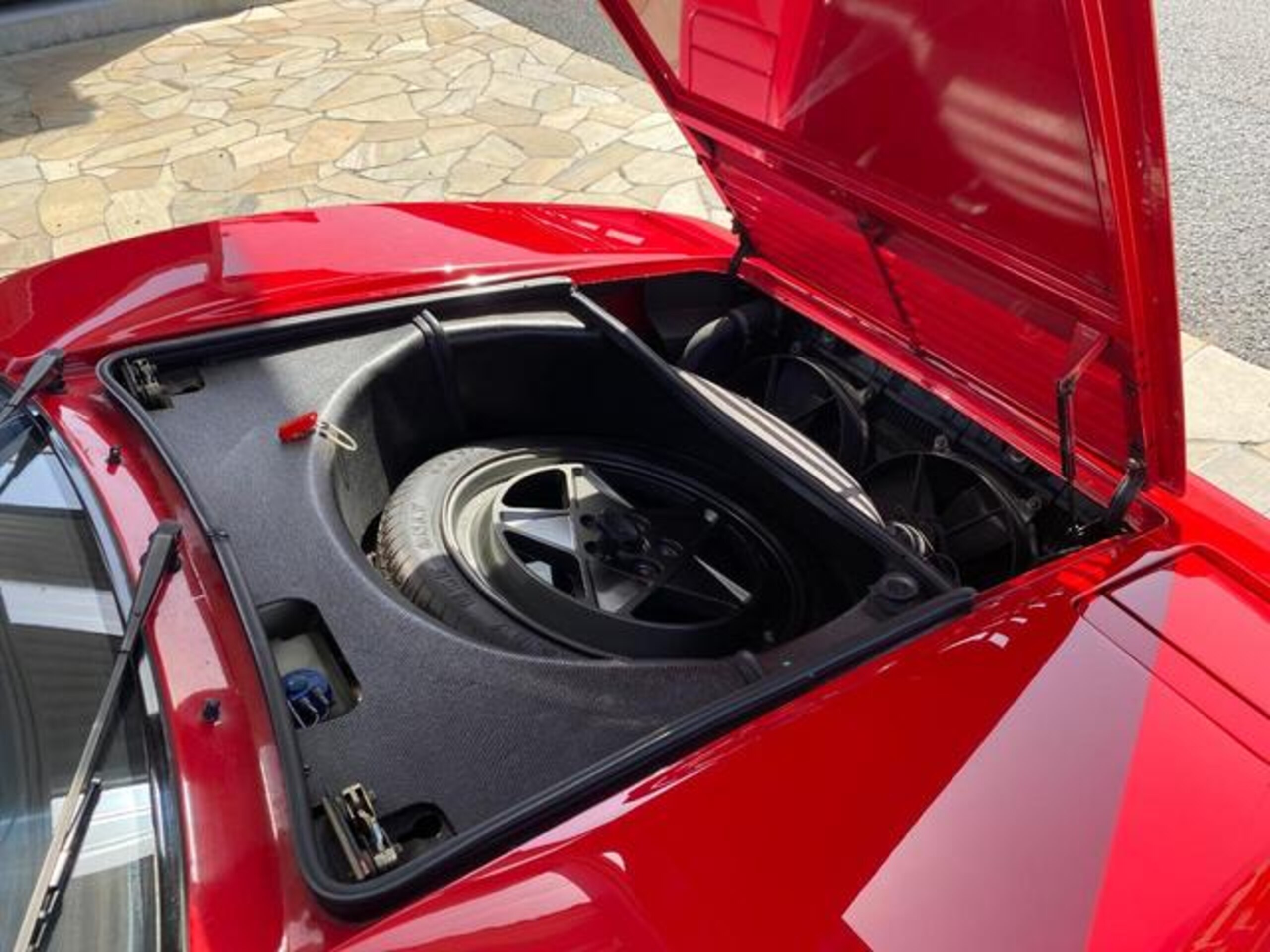 1989 Ferrari 328GTS — Photo 22 / 24