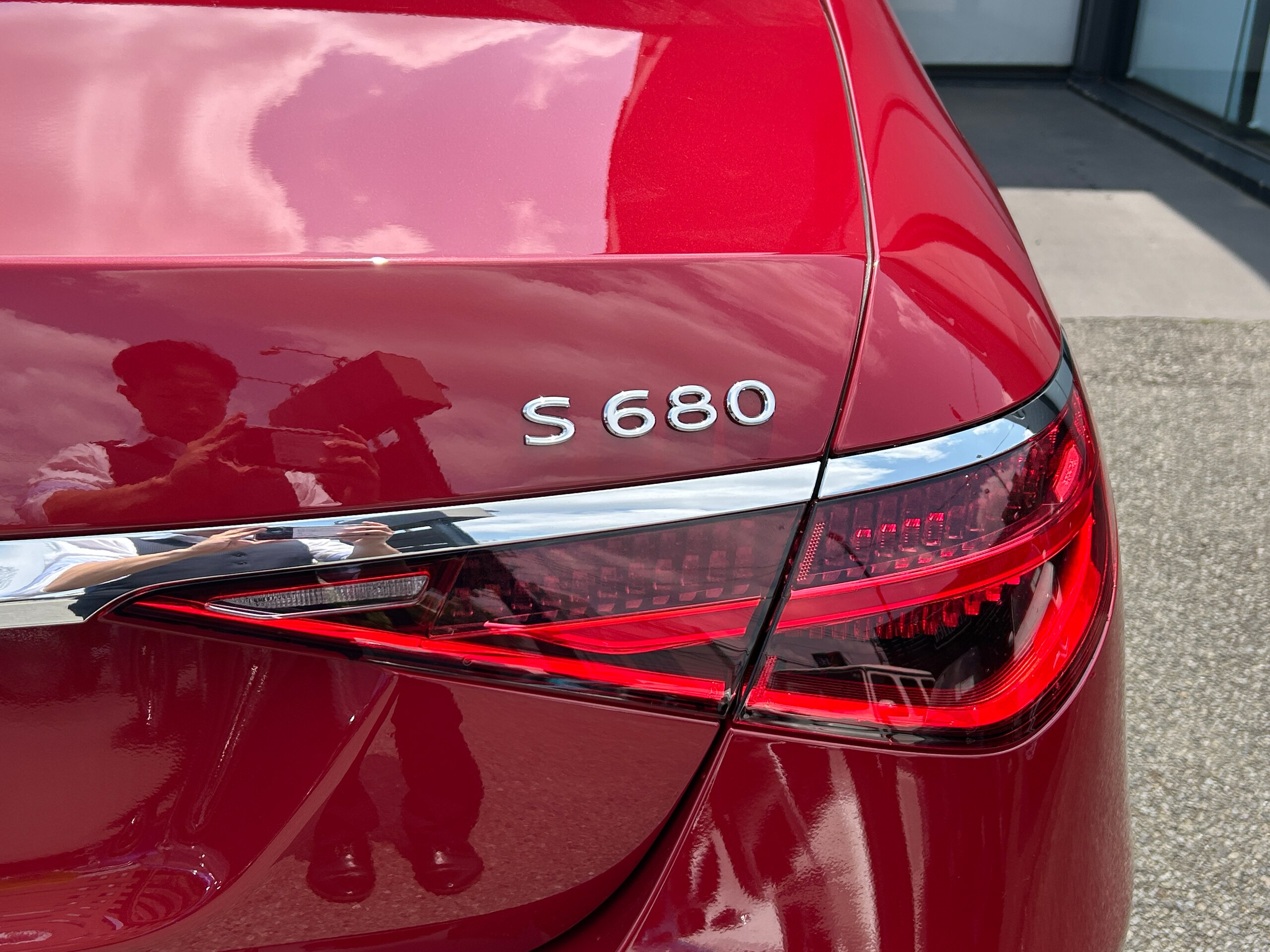 2025 Mercedes Benz Maybach S680 — Photo 14 / 40