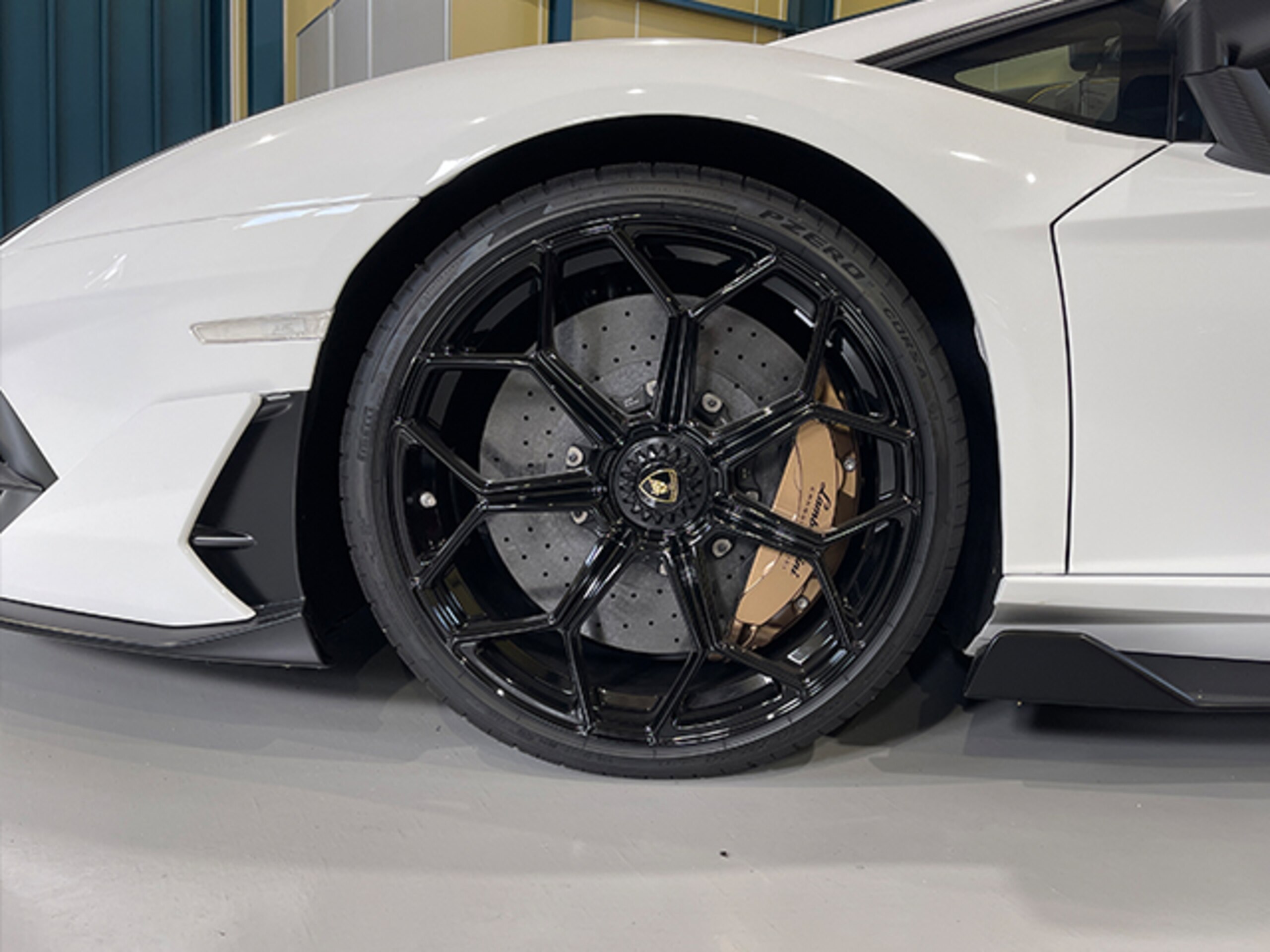 2019 Lamborghini Aventador SVJ — Photo 12 / 22